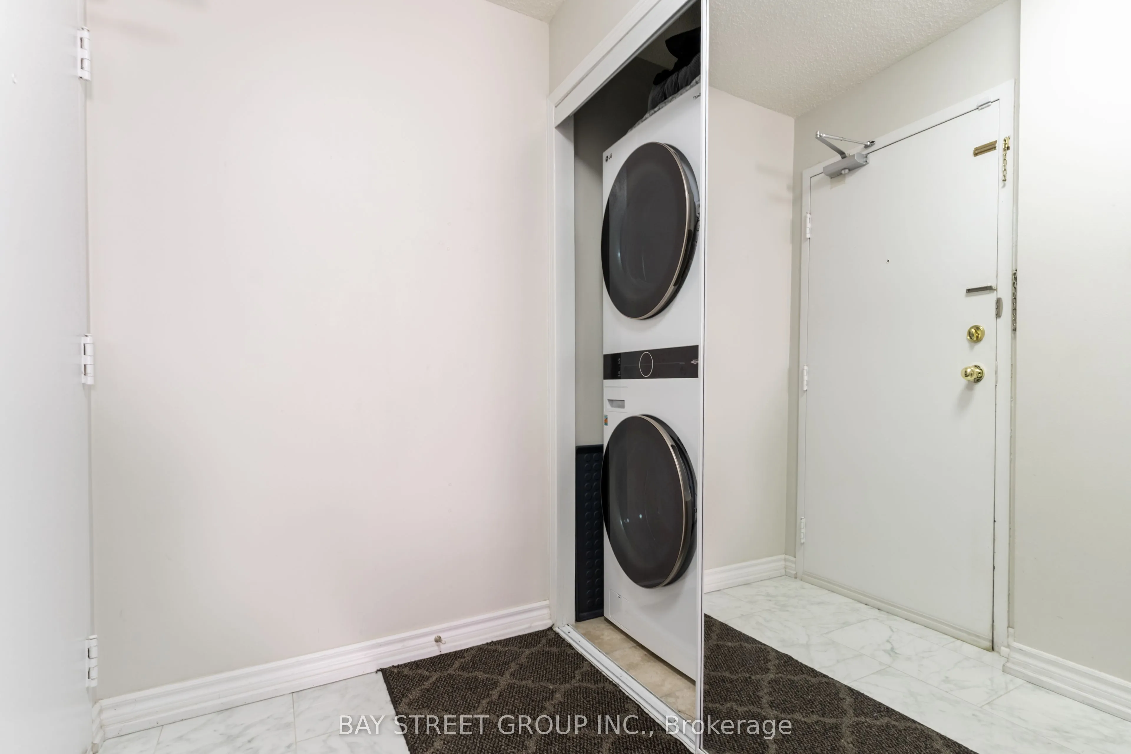 99 Blackwell Avenue, #211