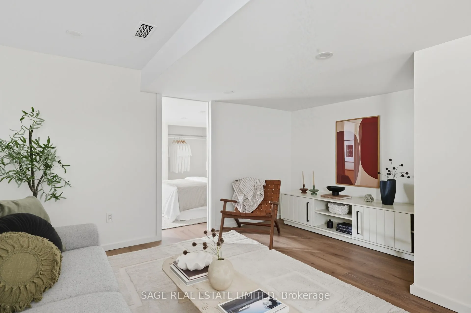 2021 Gerrard Street E