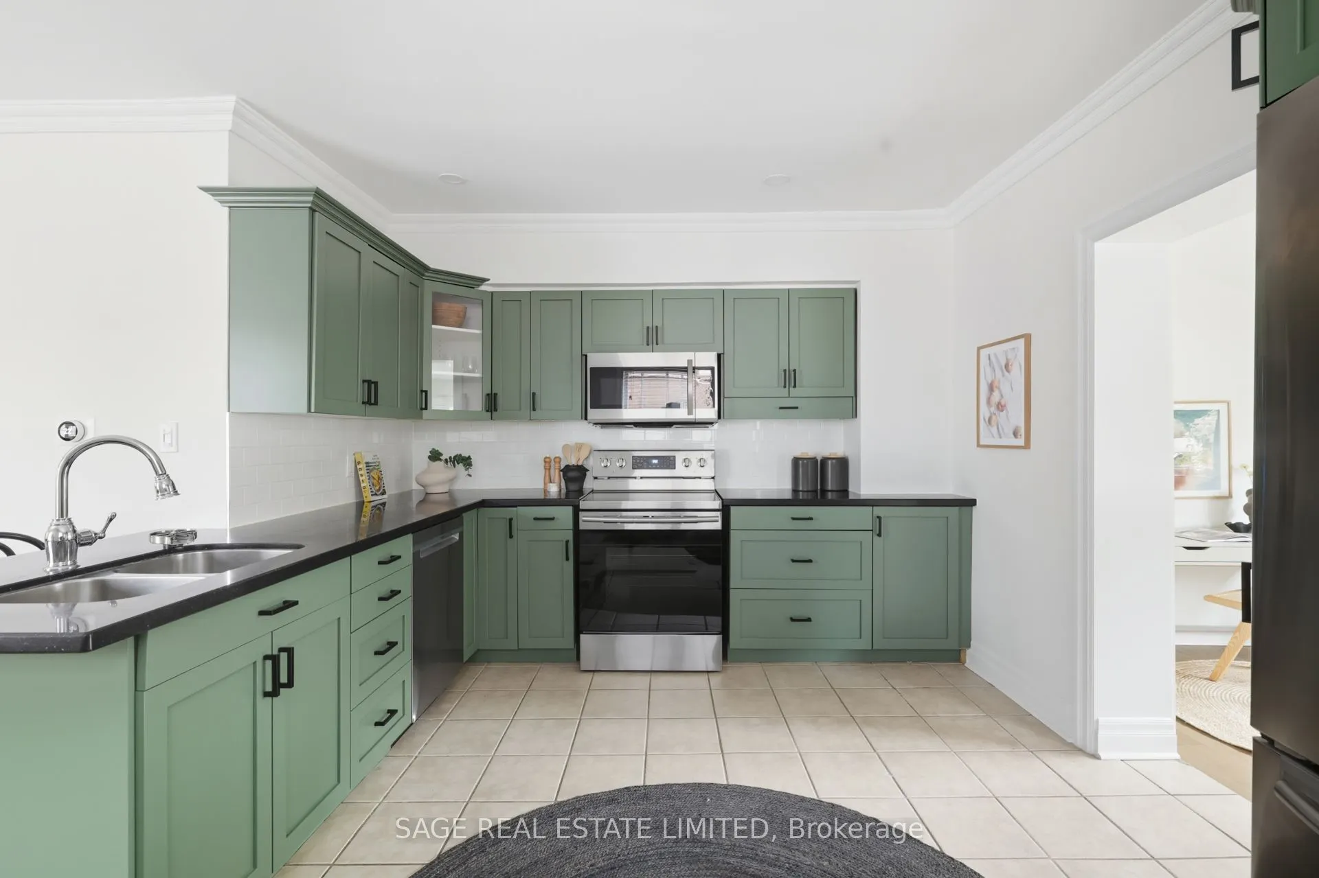 2021 Gerrard Street E