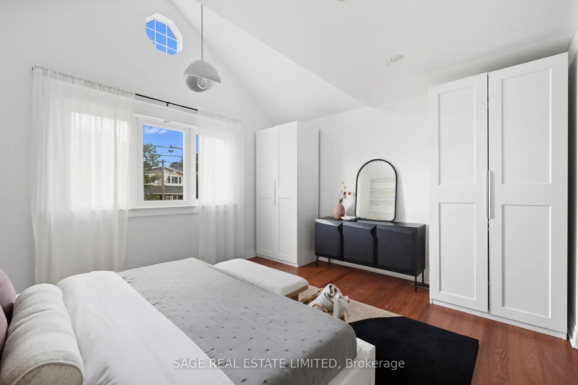 2021 Gerrard Street E