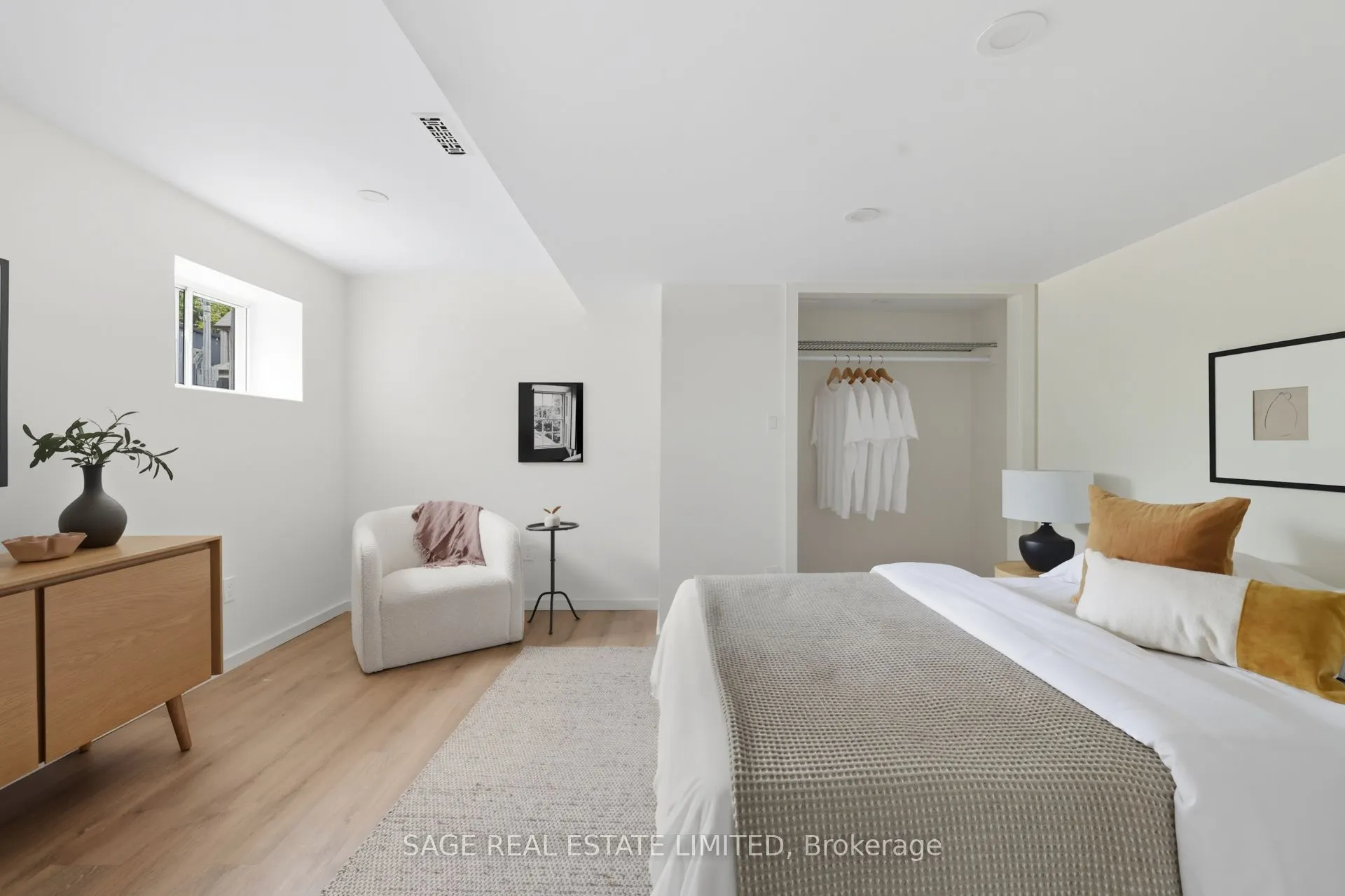 2021 Gerrard Street E