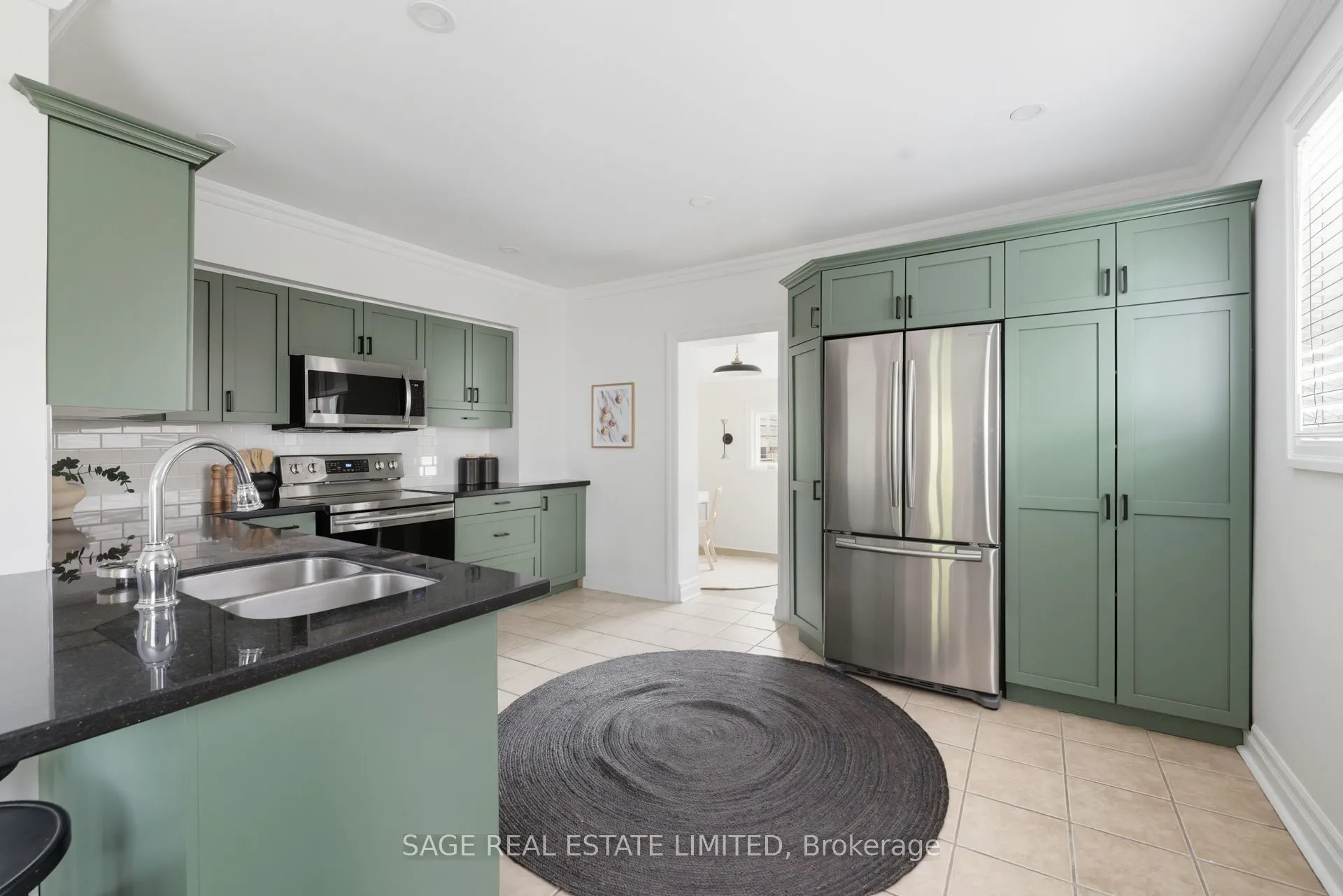 2021 Gerrard Street E