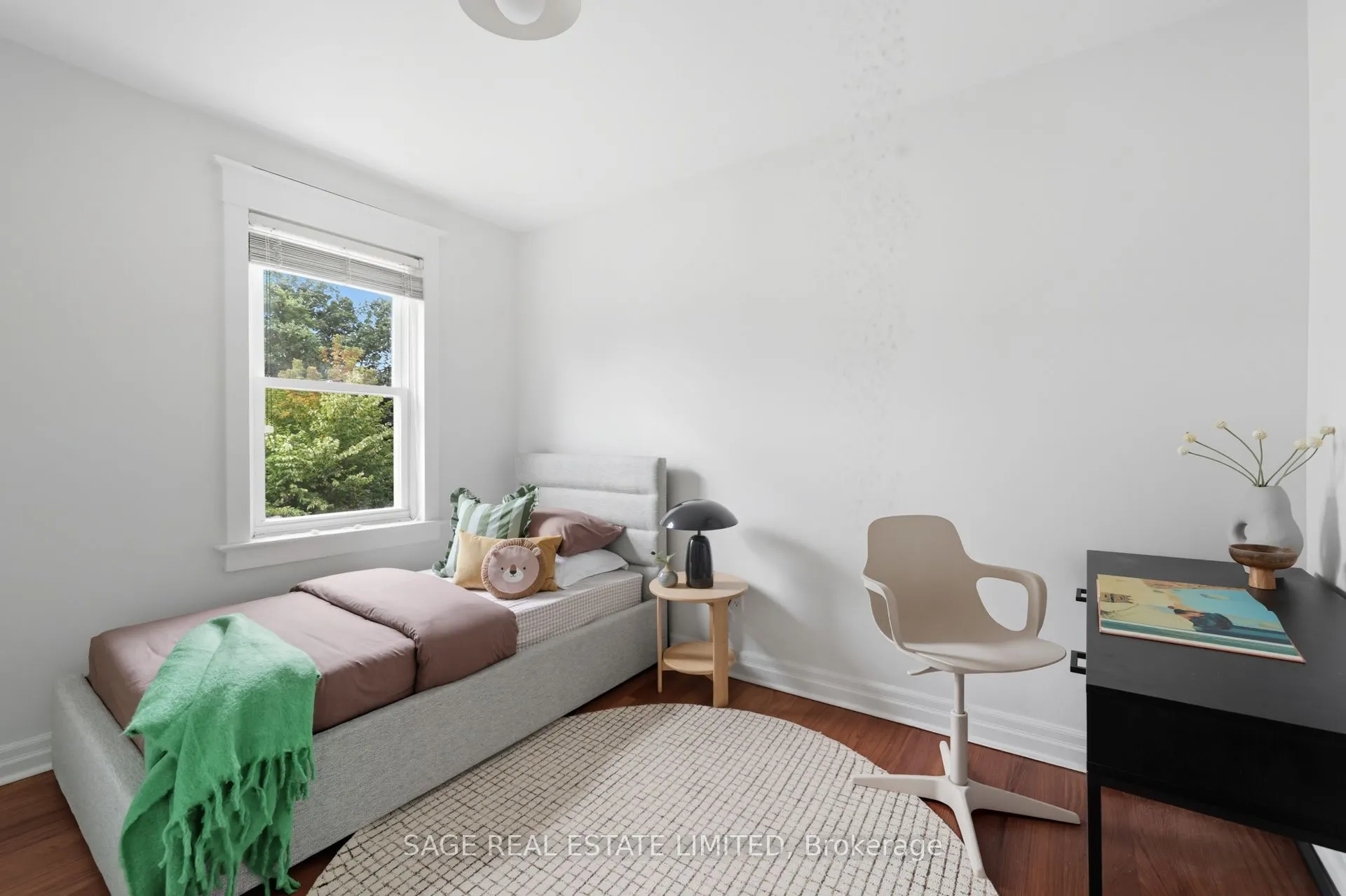 2021 Gerrard Street E