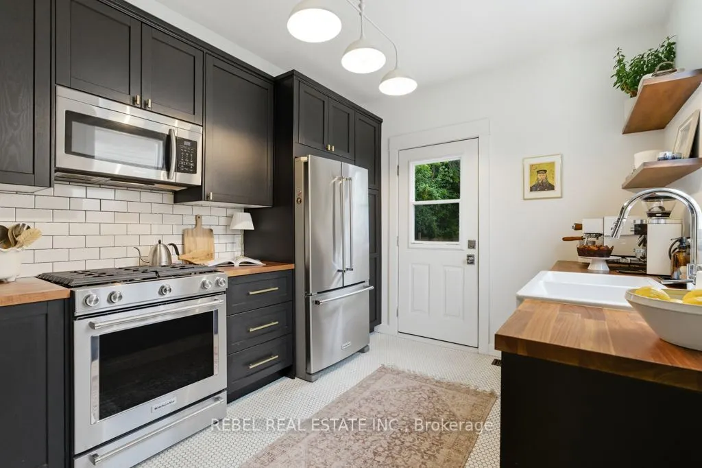 96 Elgin Street W