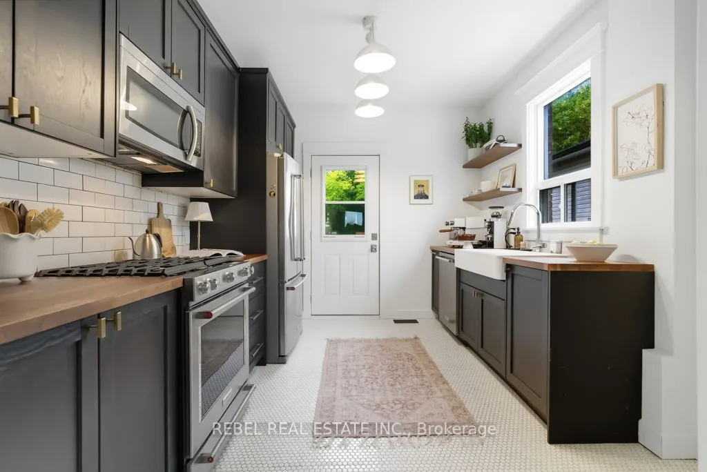 96 Elgin Street W
