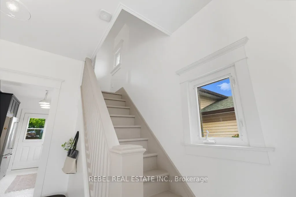 96 Elgin Street W