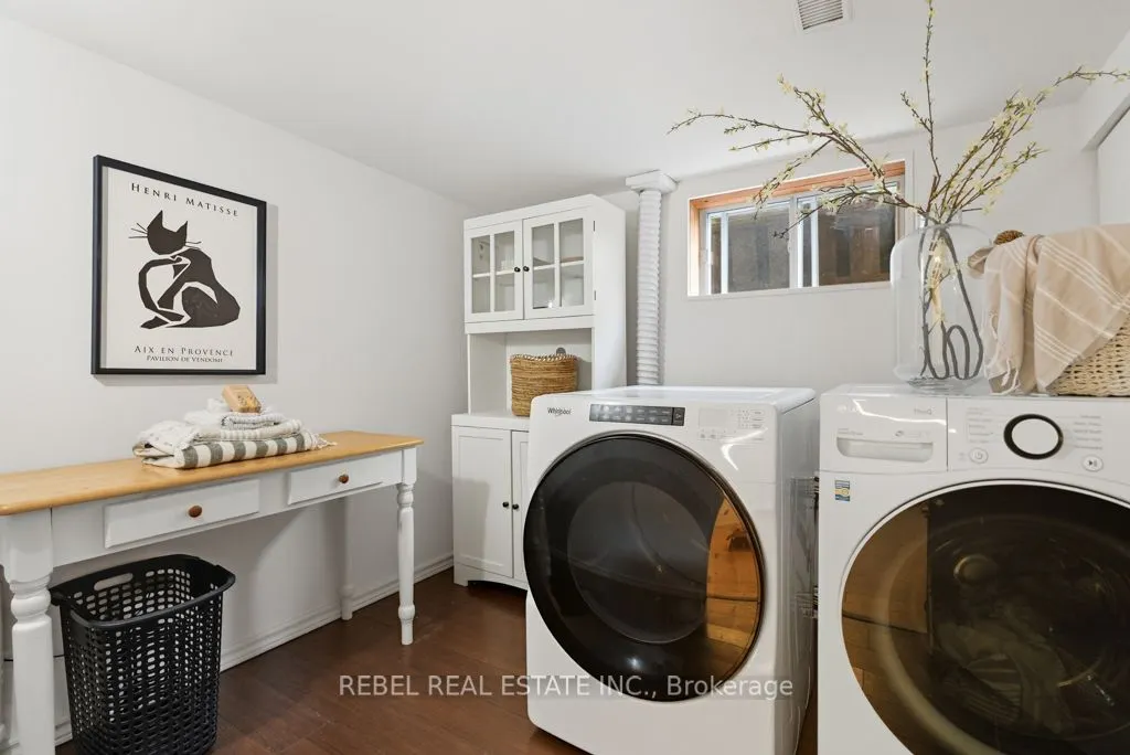 96 Elgin Street W