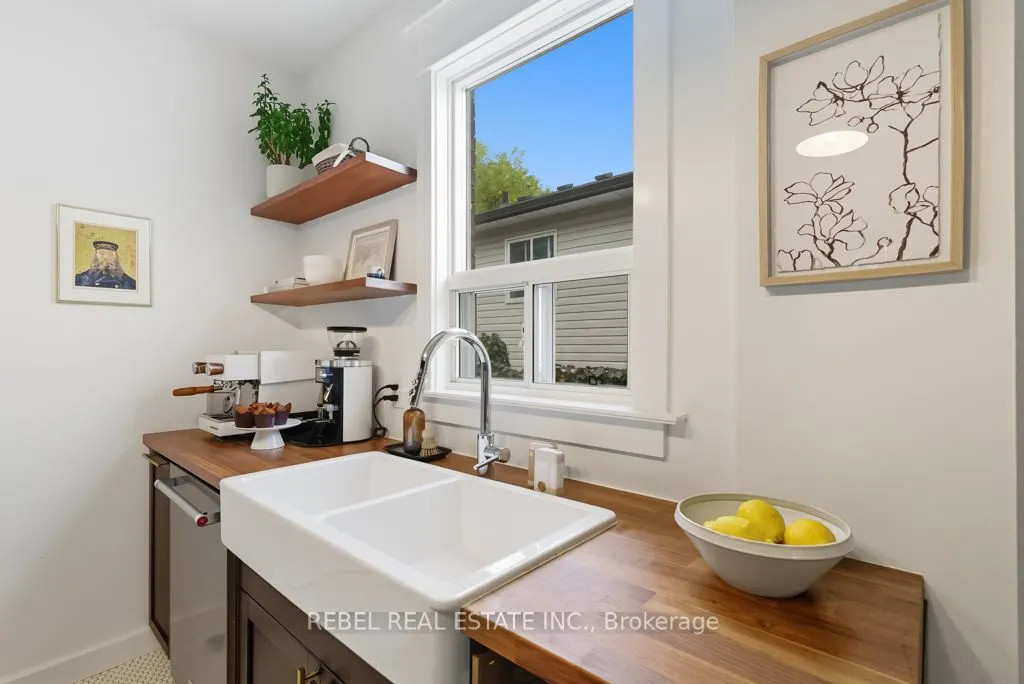 96 Elgin Street W