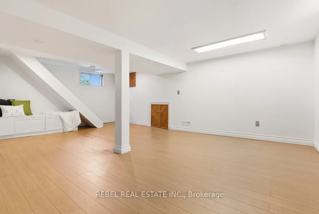 96 Elgin Street W
