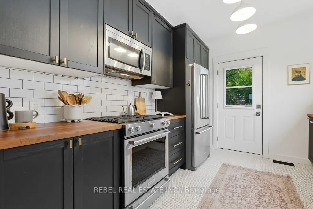 96 Elgin Street W