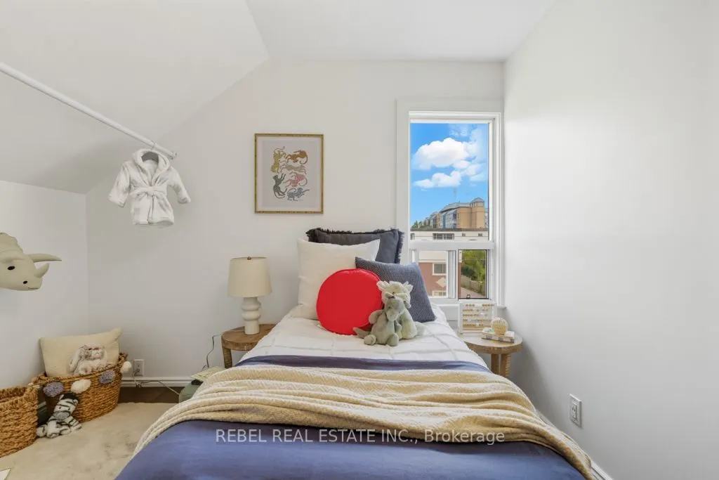96 Elgin Street W