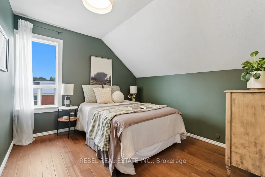 96 Elgin Street W