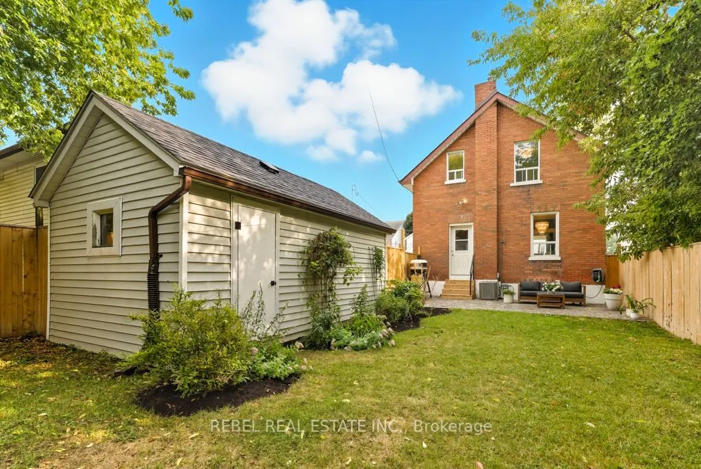 96 Elgin Street W