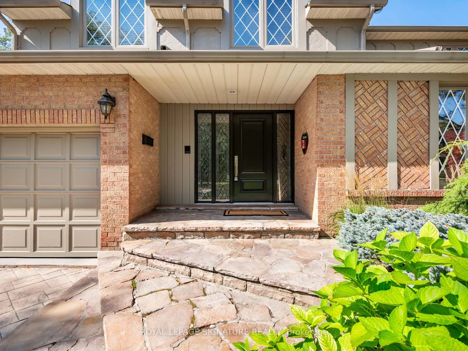 32 Ramblewood Drive