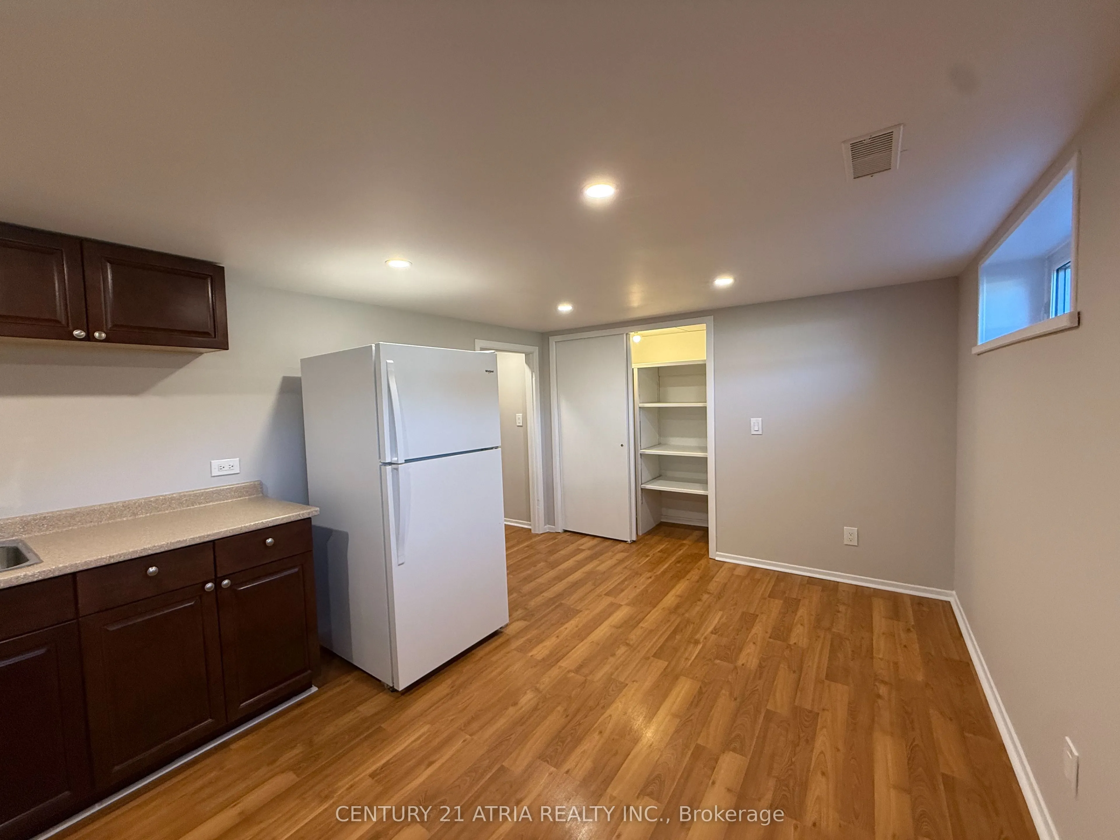 801 Krosno Boulevard, #Lower