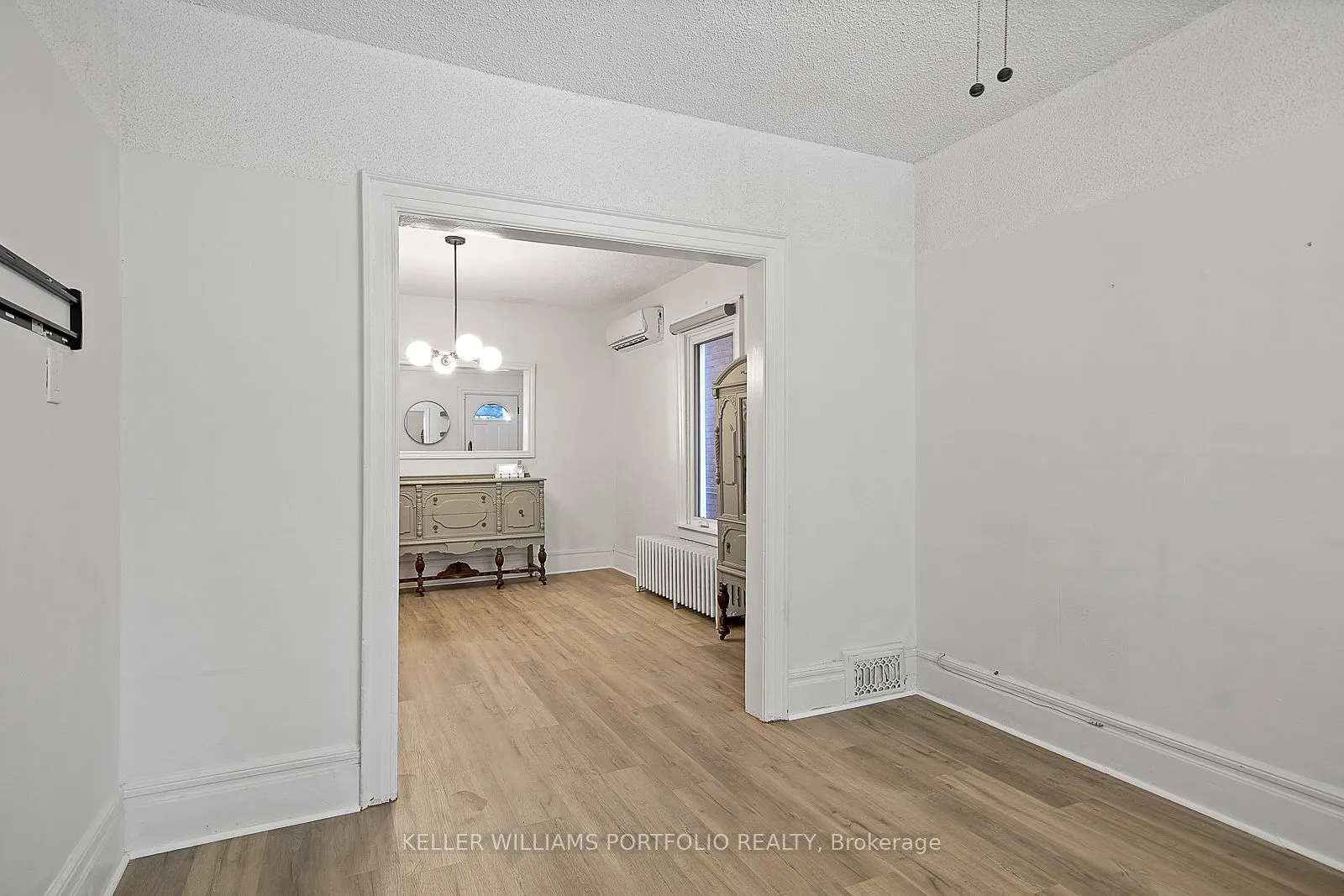 33 Barrington Avenue