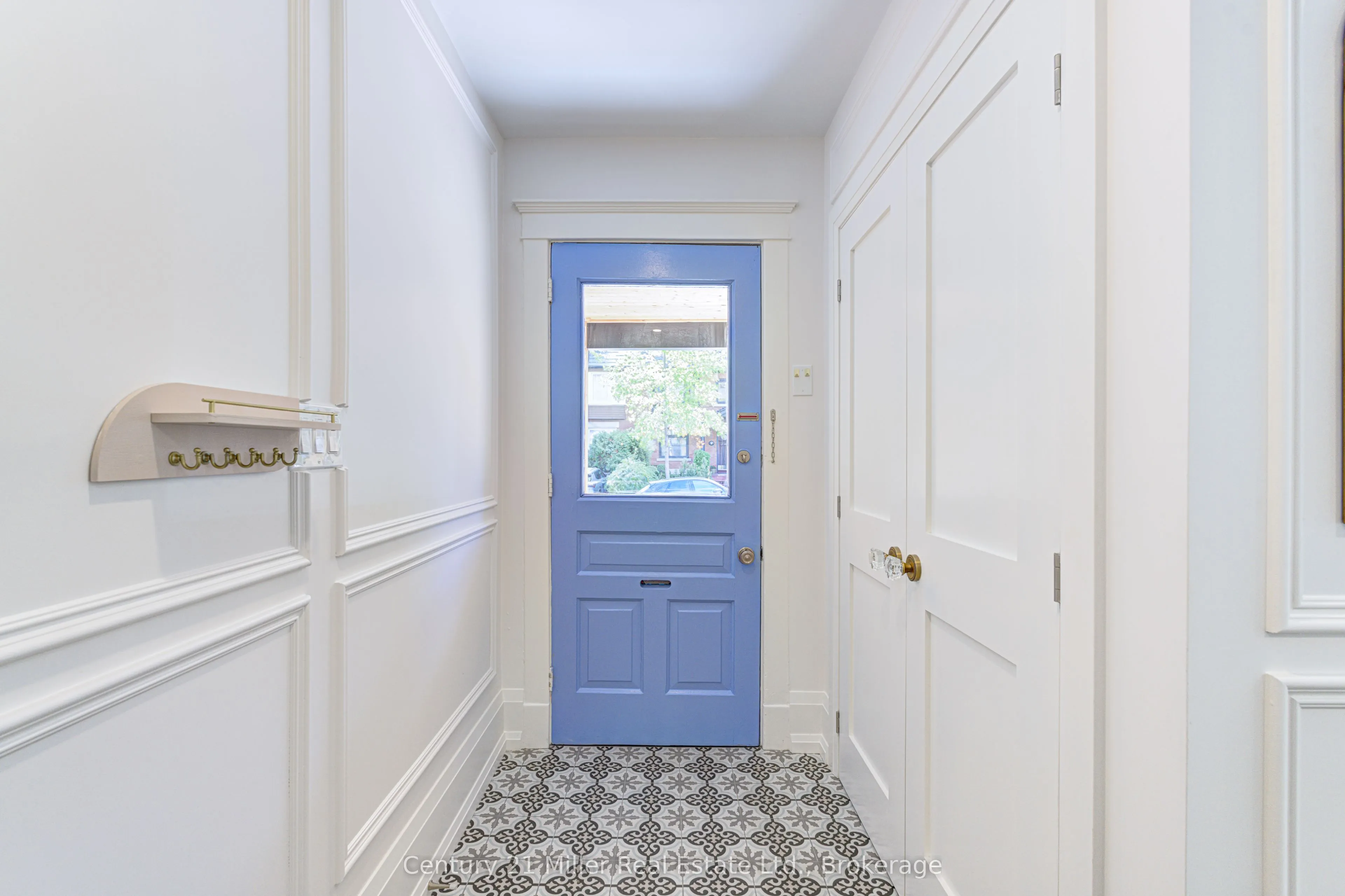 82 Withrow Avenue