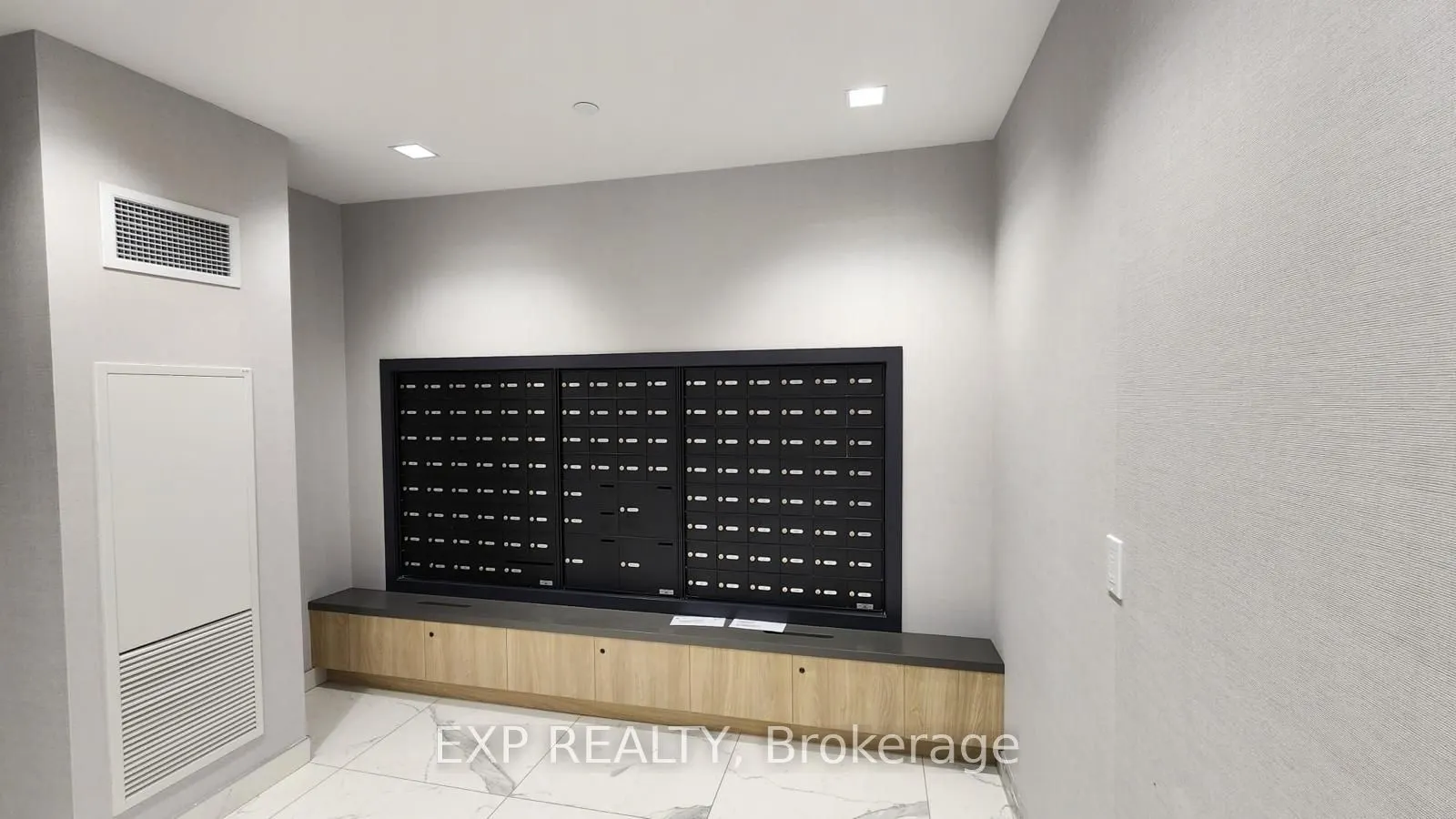 1010 Dundas Street, #520
