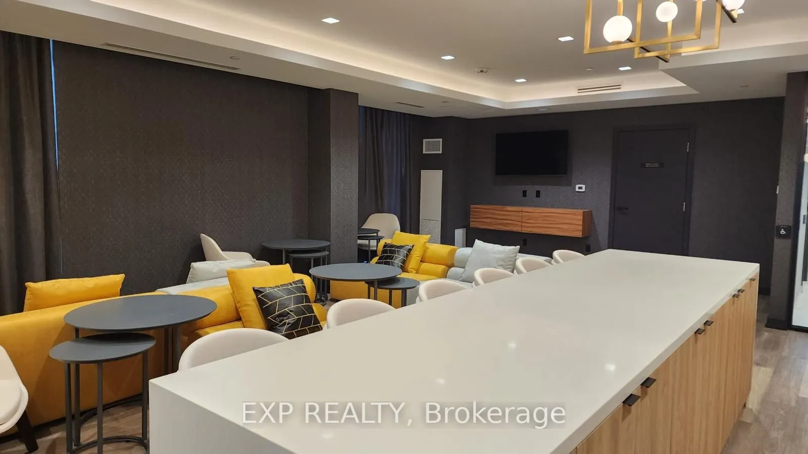 1010 Dundas Street, #520