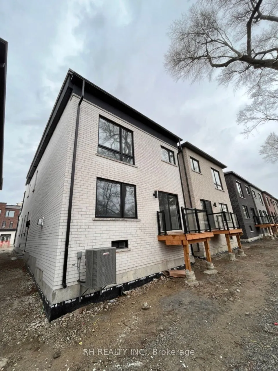 37 Danielle Moore Circle, #MAINFLOOR