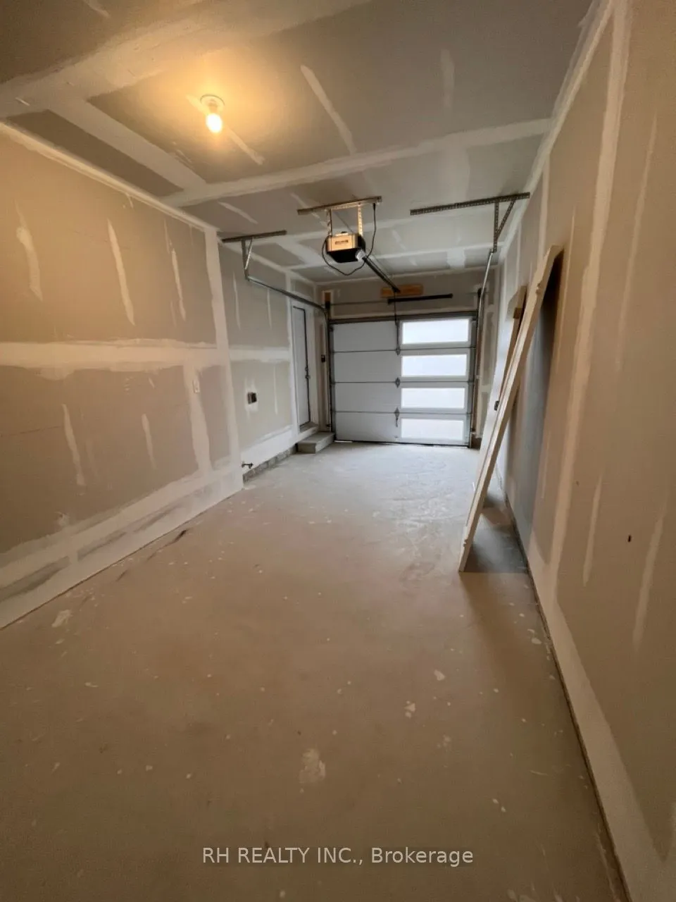 37 Danielle Moore Circle, #MAINFLOOR