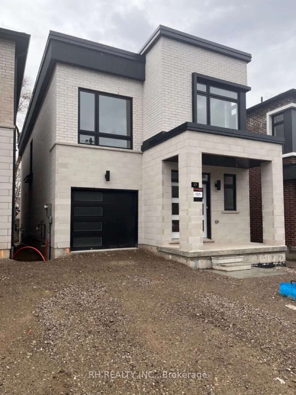 37 Danielle Moore Circle, #MAINFLOOR