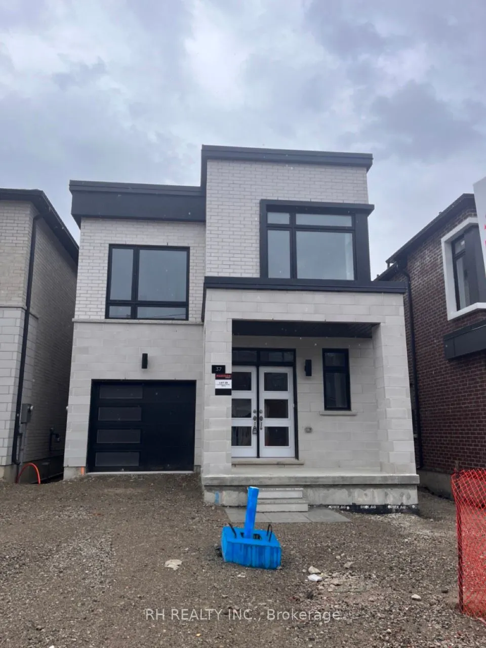 37 Danielle Moore Circle, #MAINFLOOR