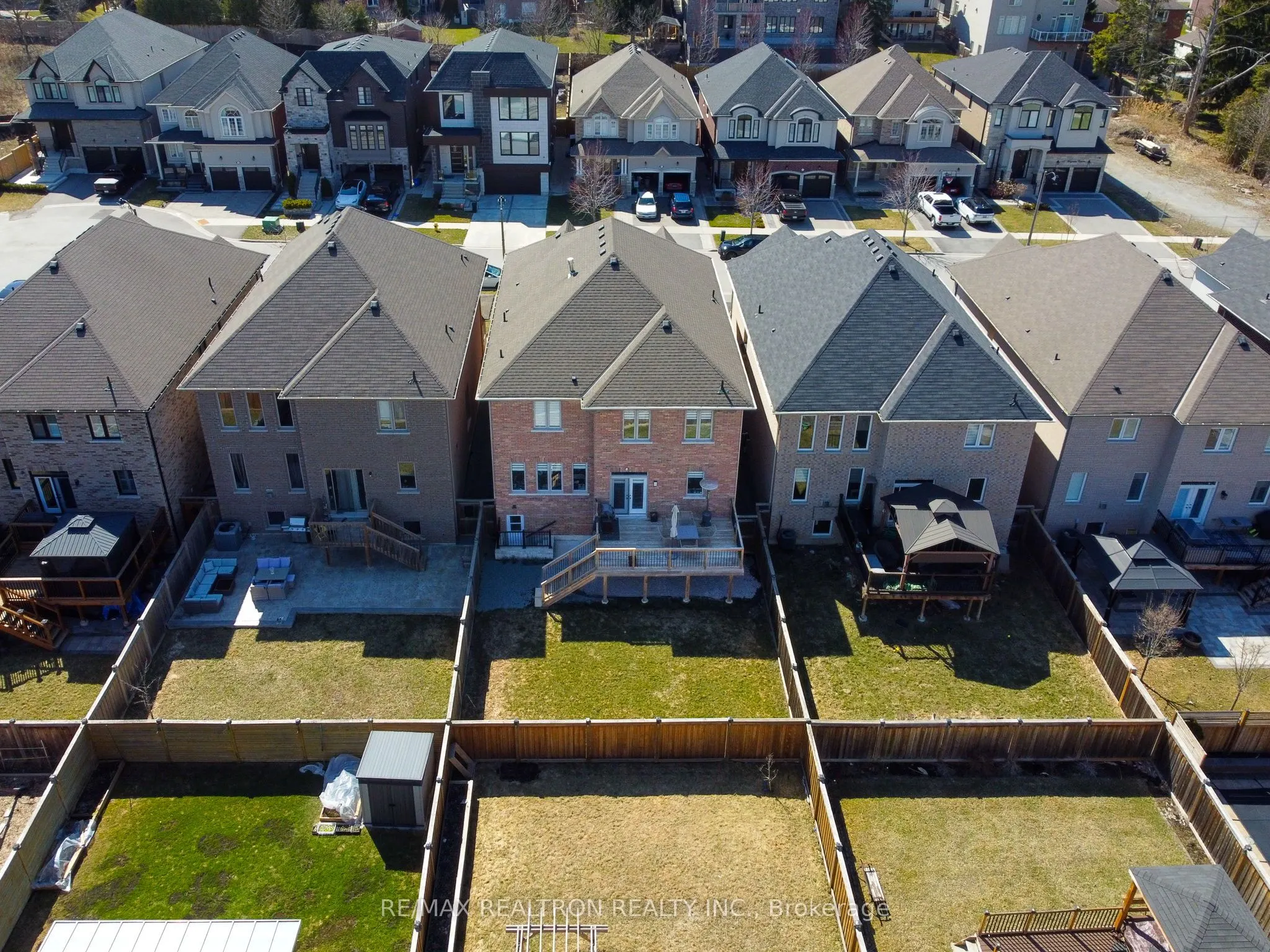 874 Wingarden Crescent