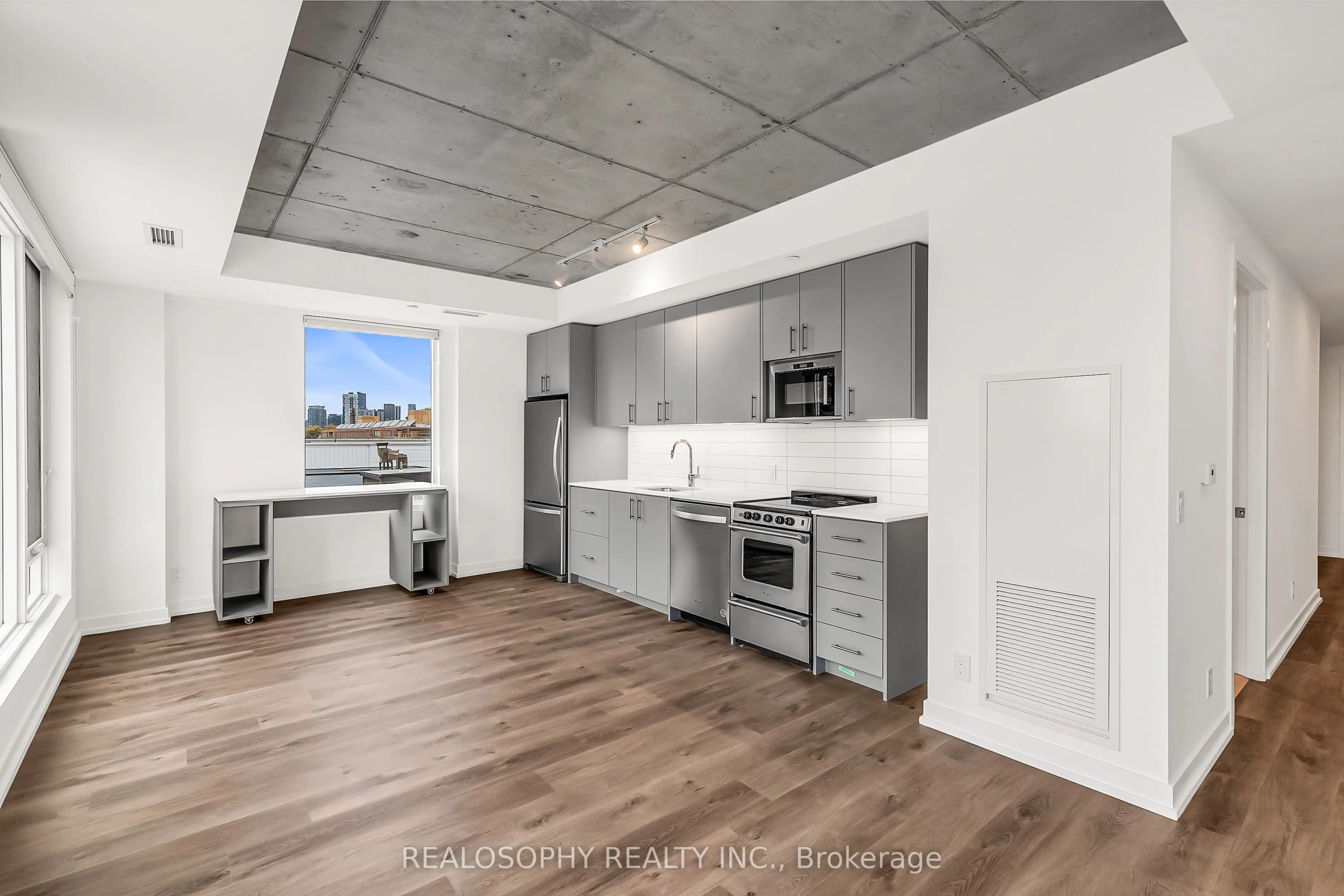 115 Larchmount Avenue, #502