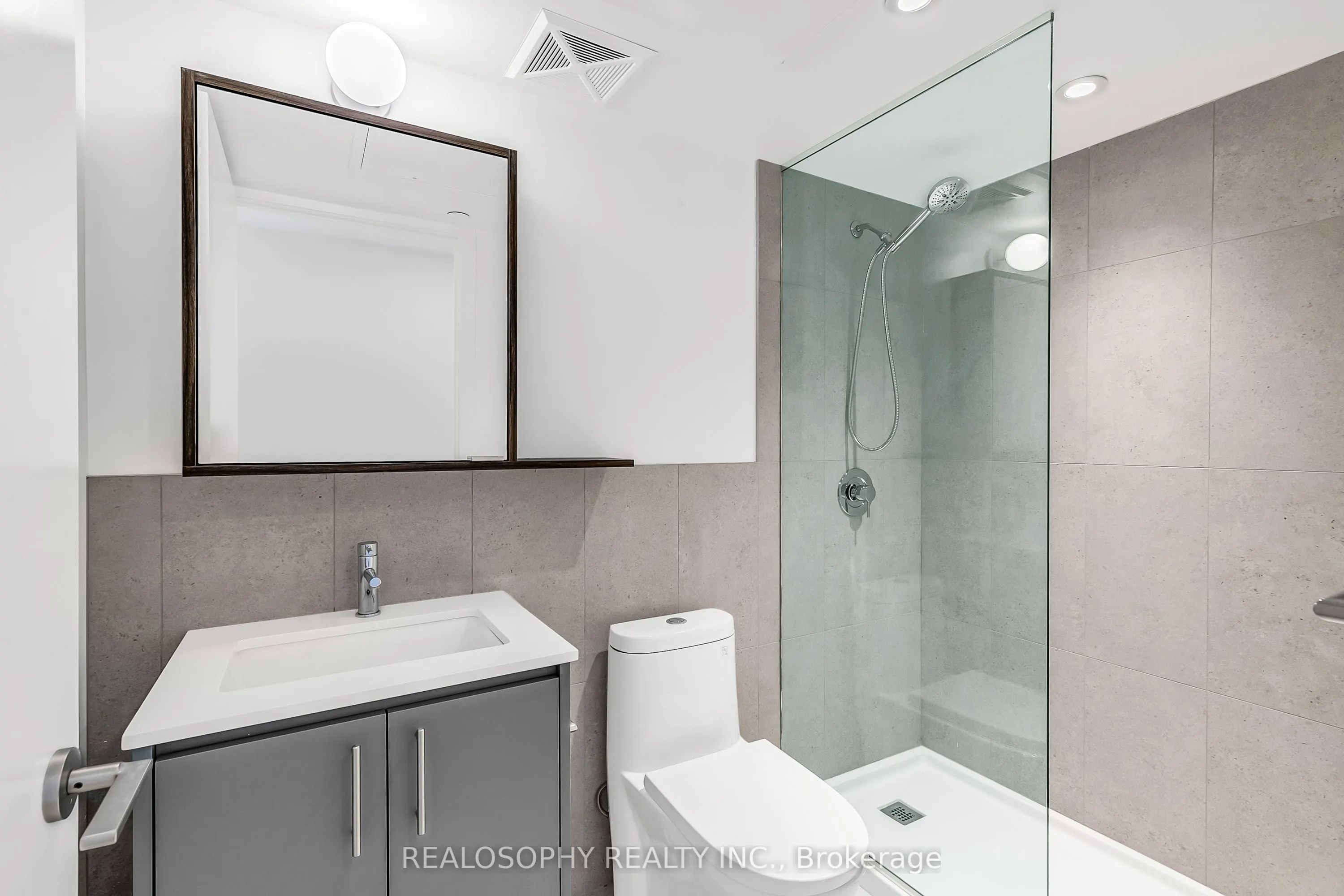 115 Larchmount Avenue, #502