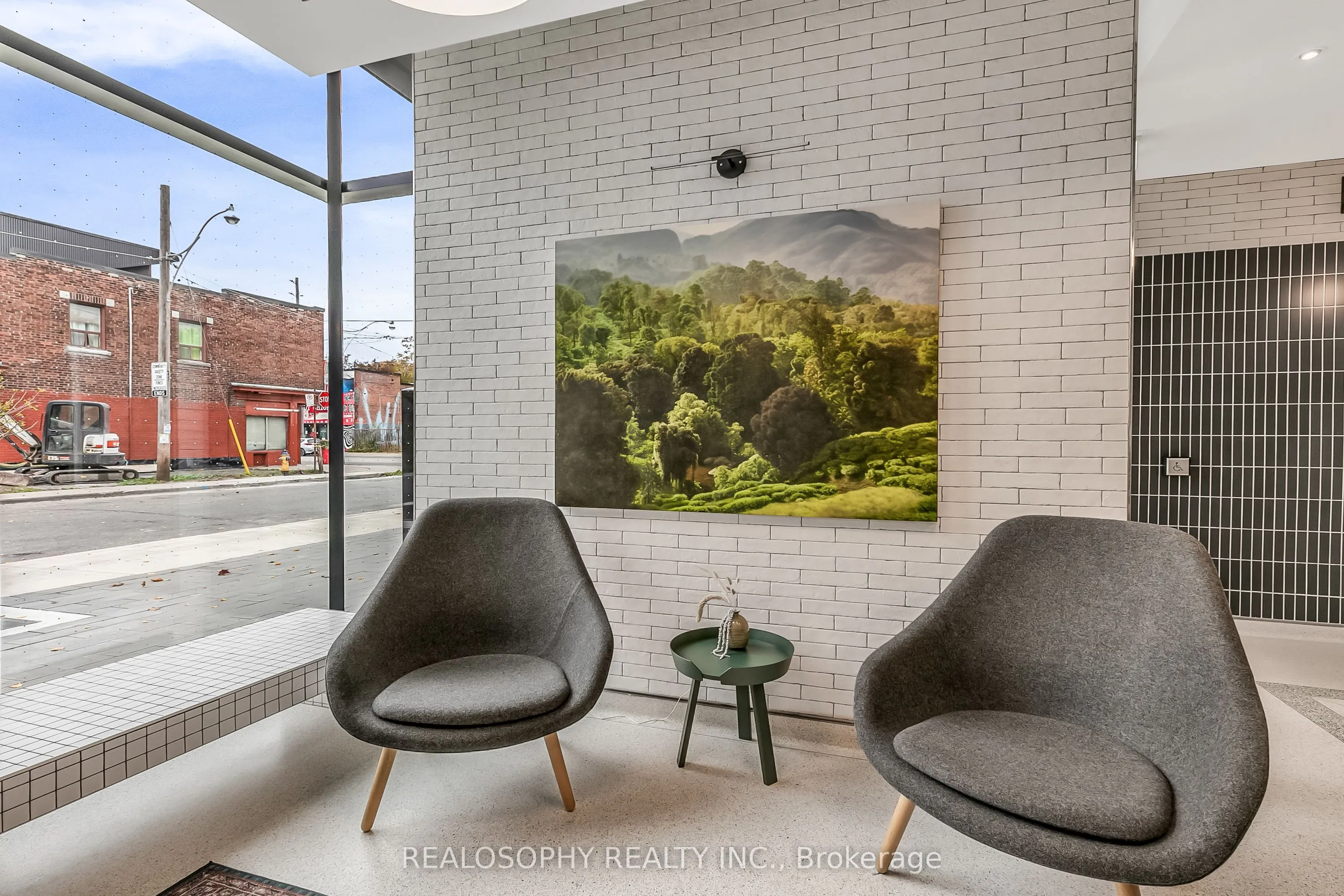 115 Larchmount Avenue, #502