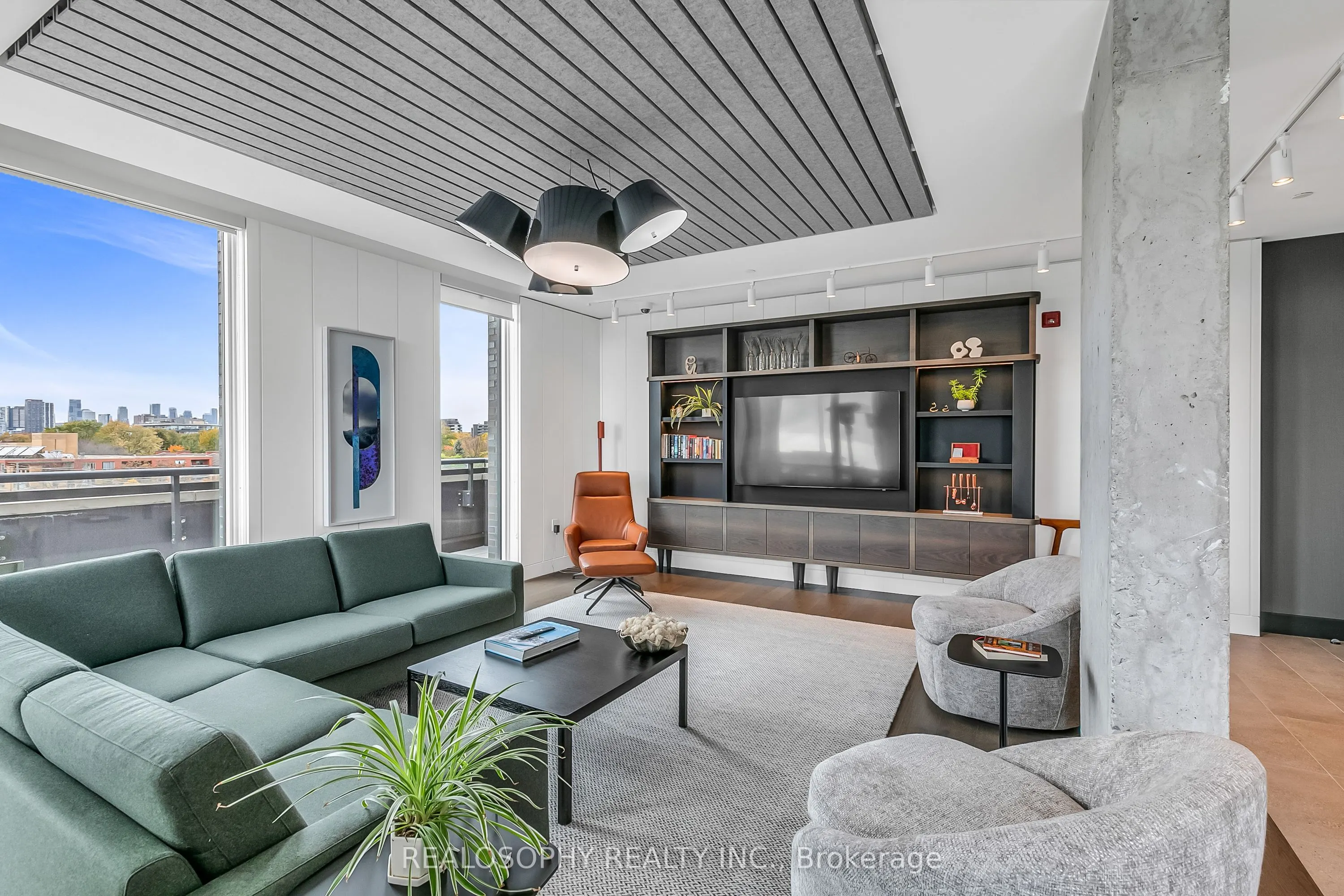 115 Larchmount Avenue, #502