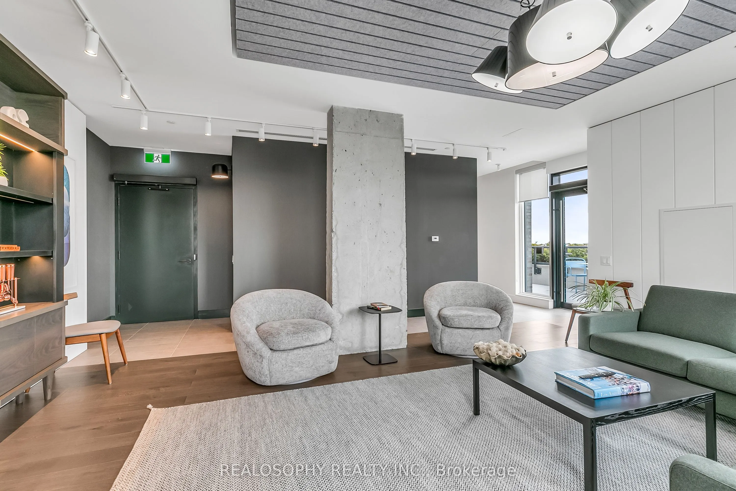 115 Larchmount Avenue, #502