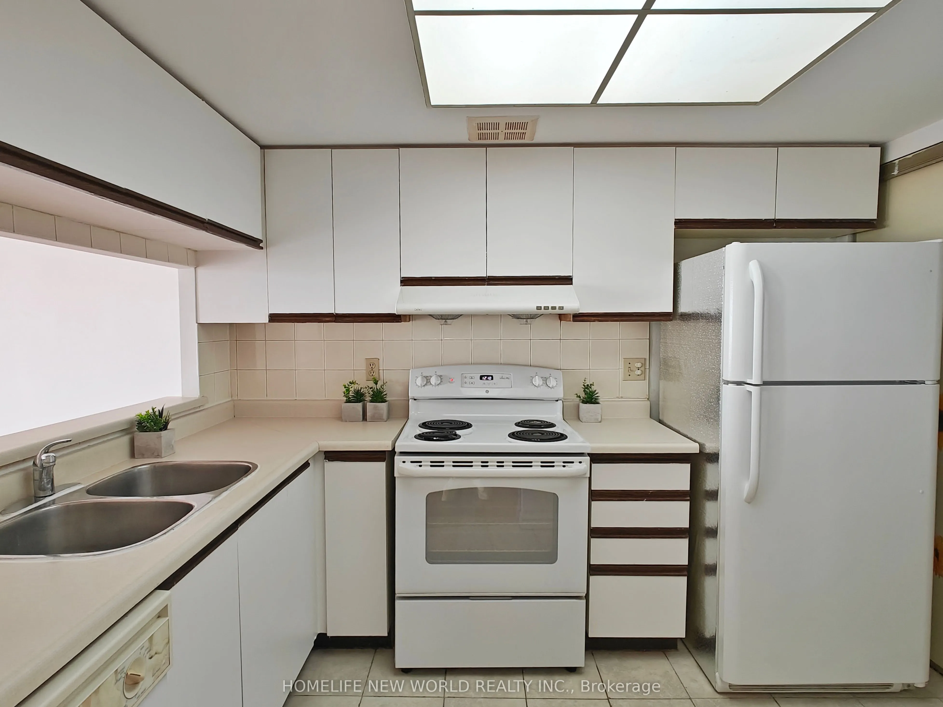 275 Bamburgh Circle, #605