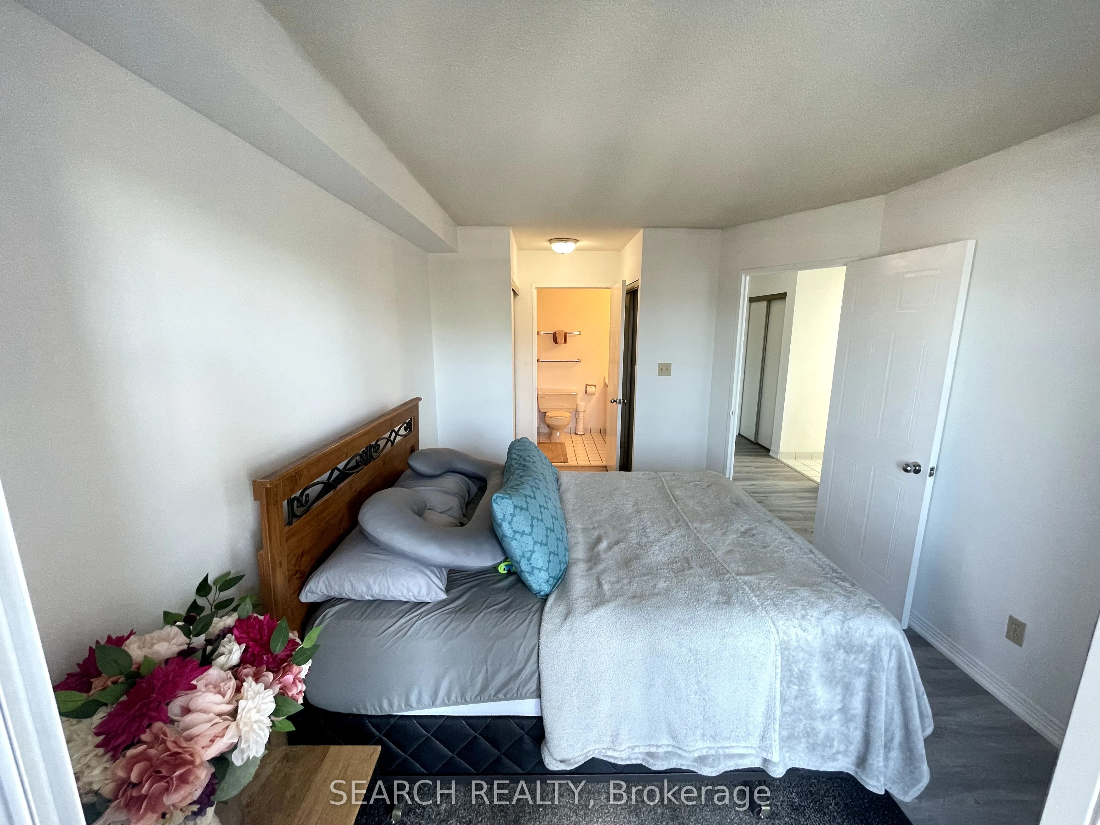 711 Rossland Road E, #505