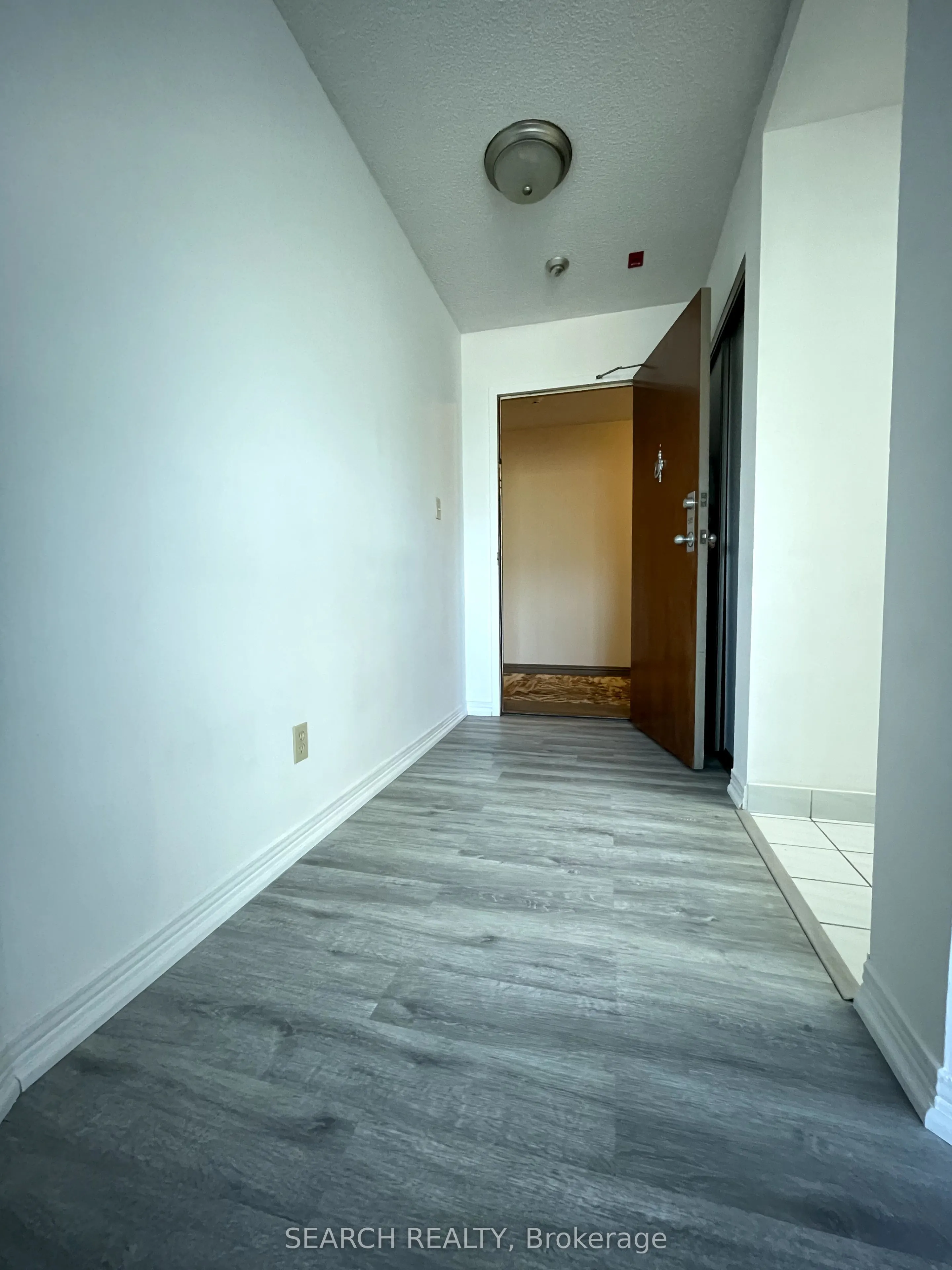 711 Rossland Road E, #505