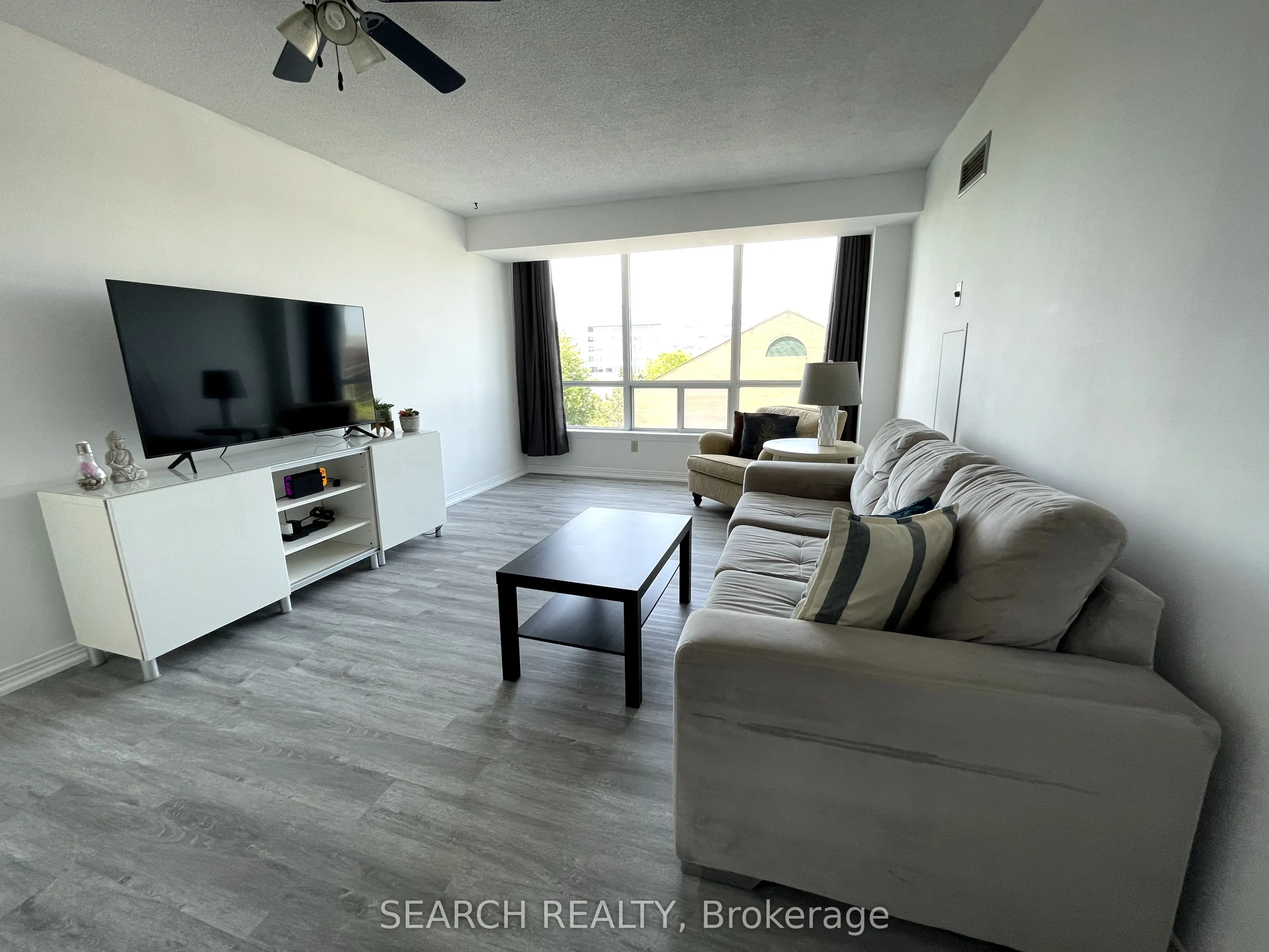711 Rossland Road E, #505