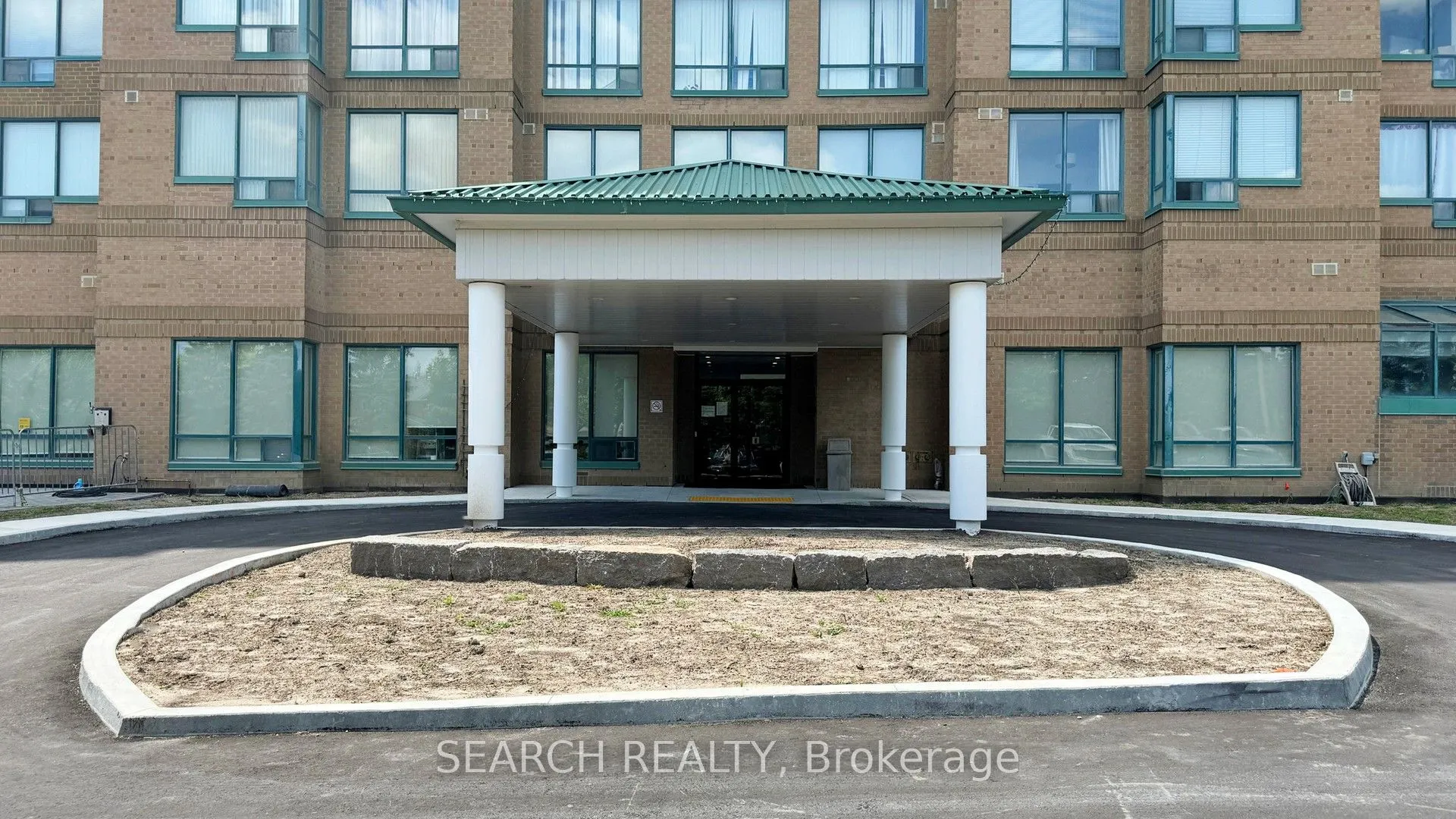 711 Rossland Road E, #505