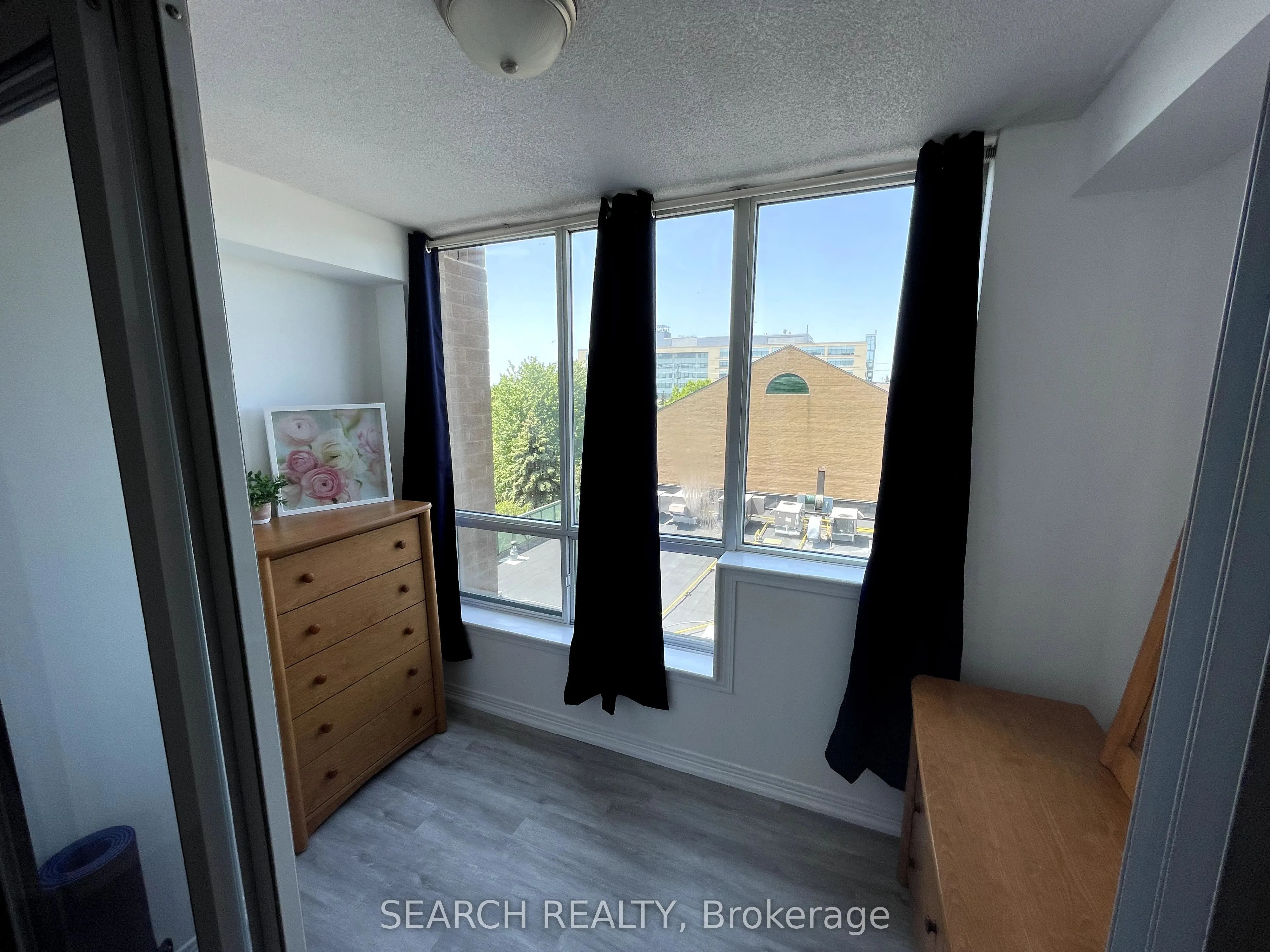 711 Rossland Road E, #505