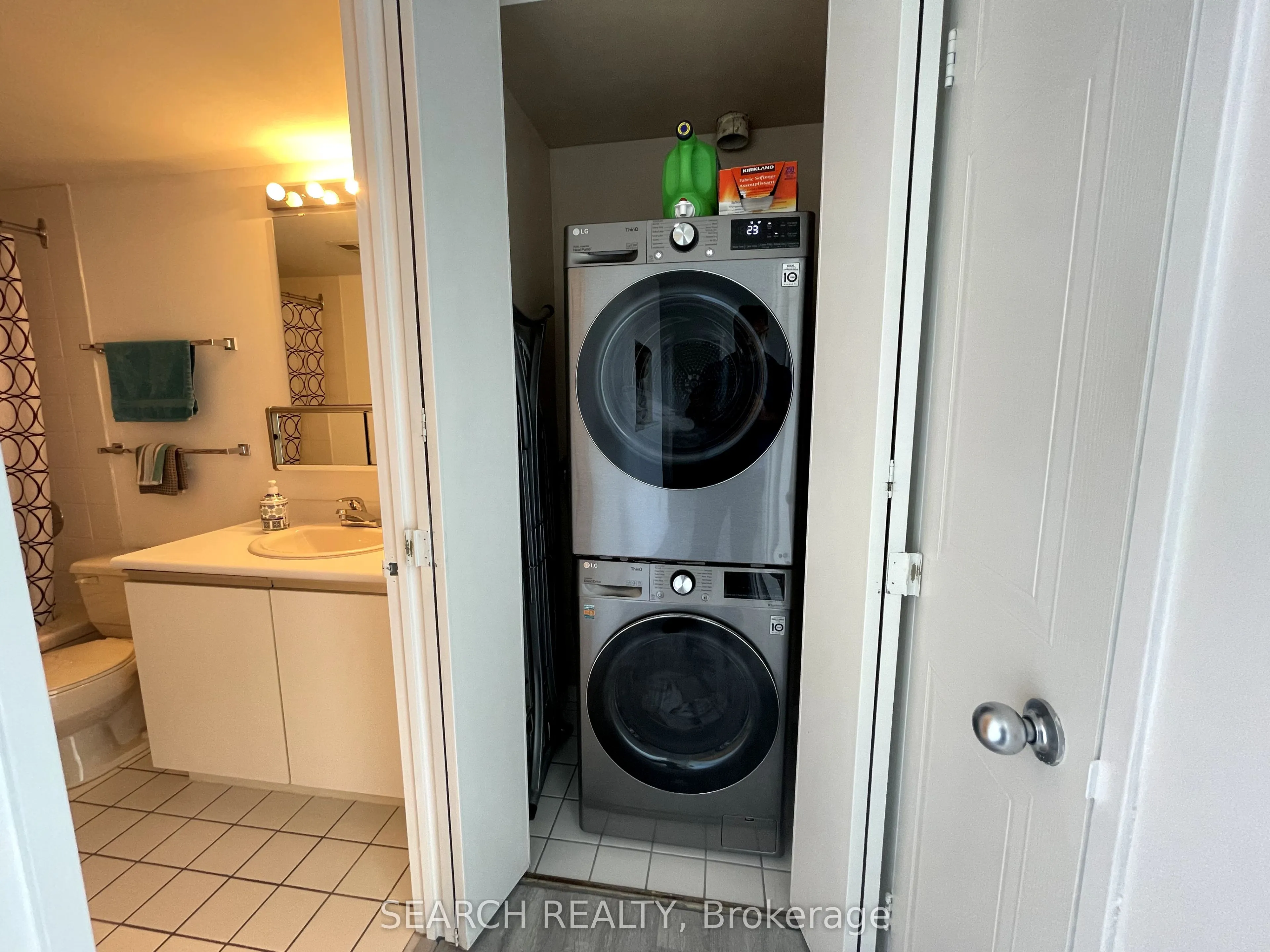 711 Rossland Road E, #505
