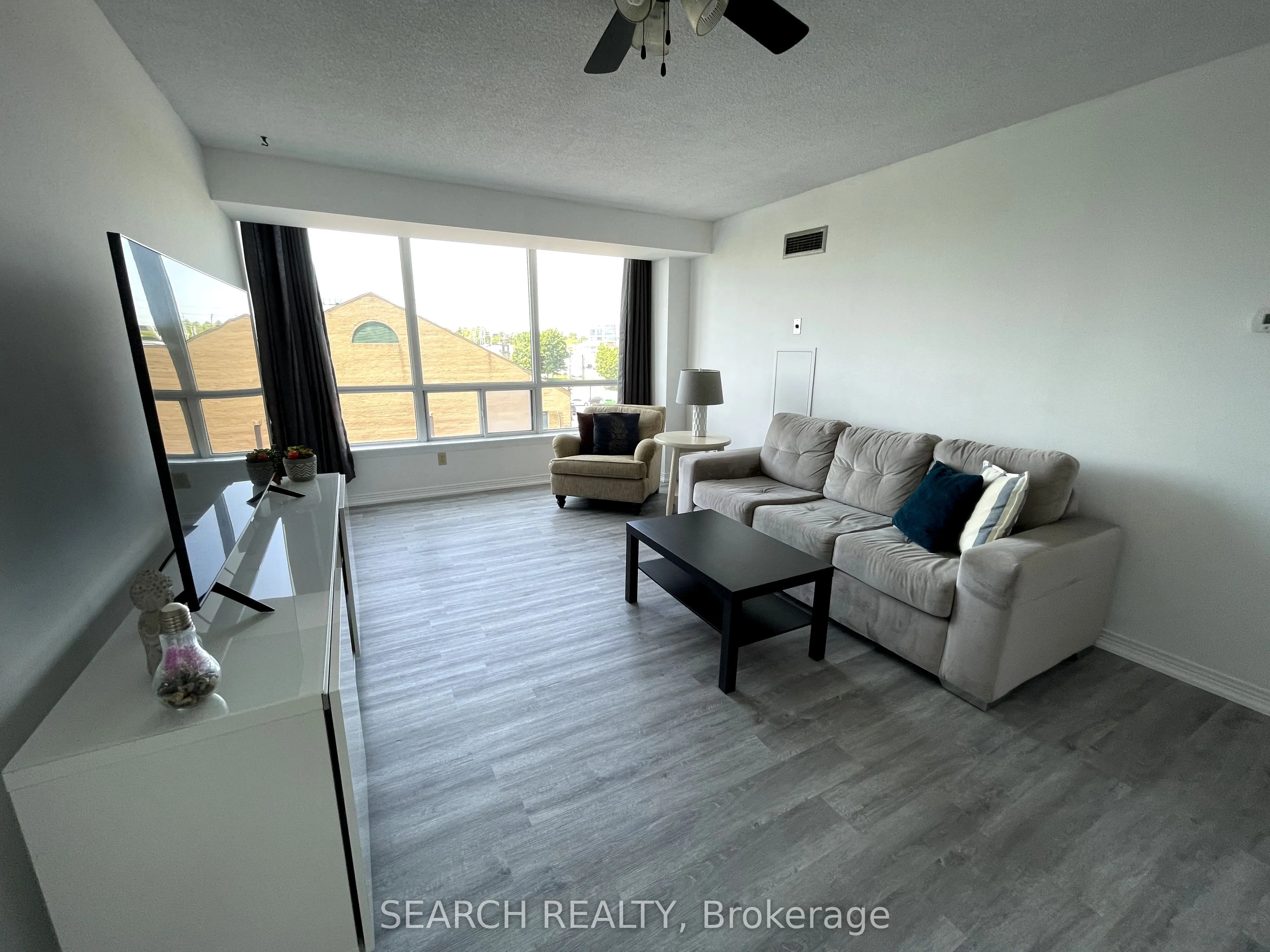 711 Rossland Road E, #505