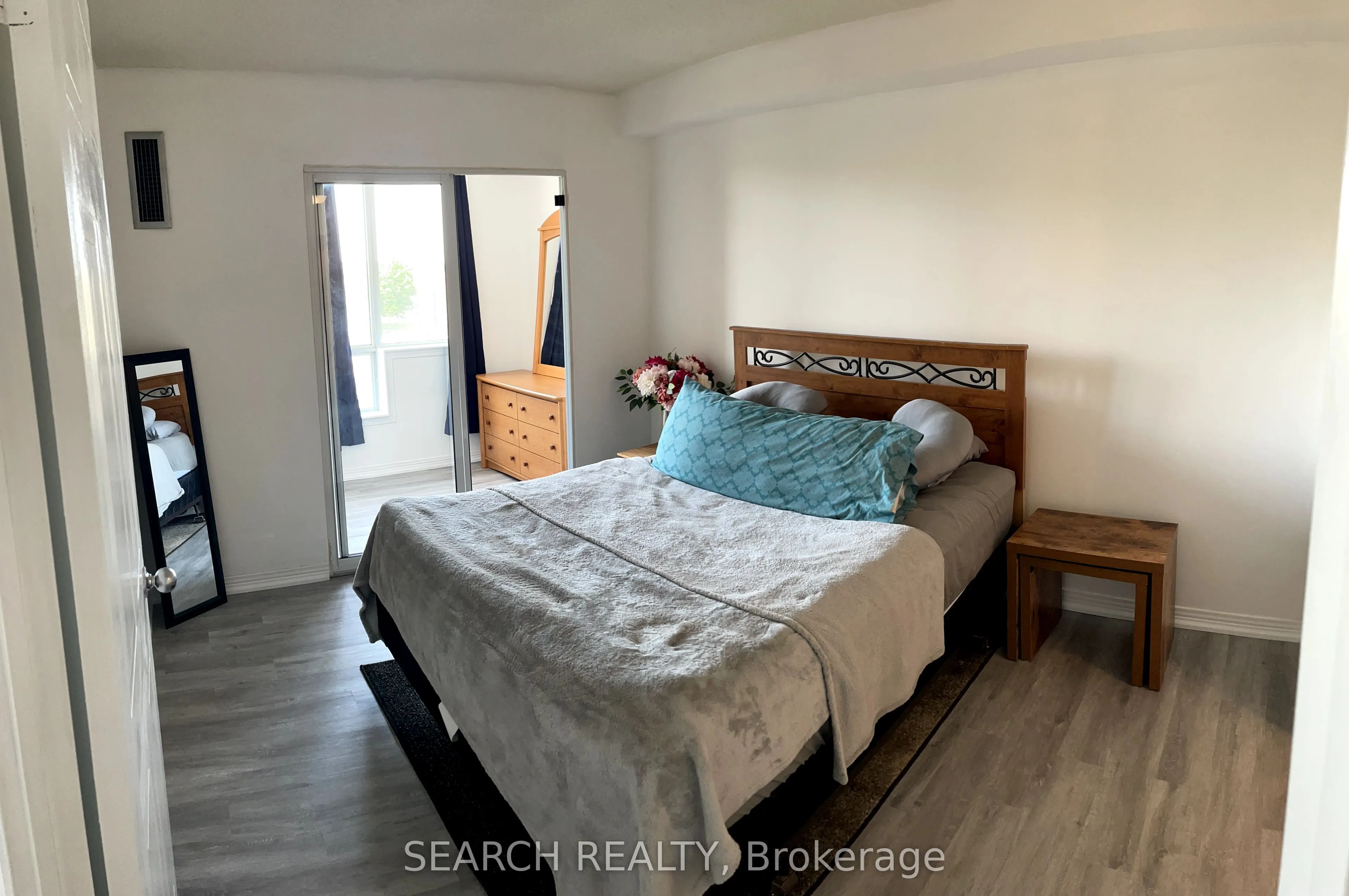 711 Rossland Road E, #505