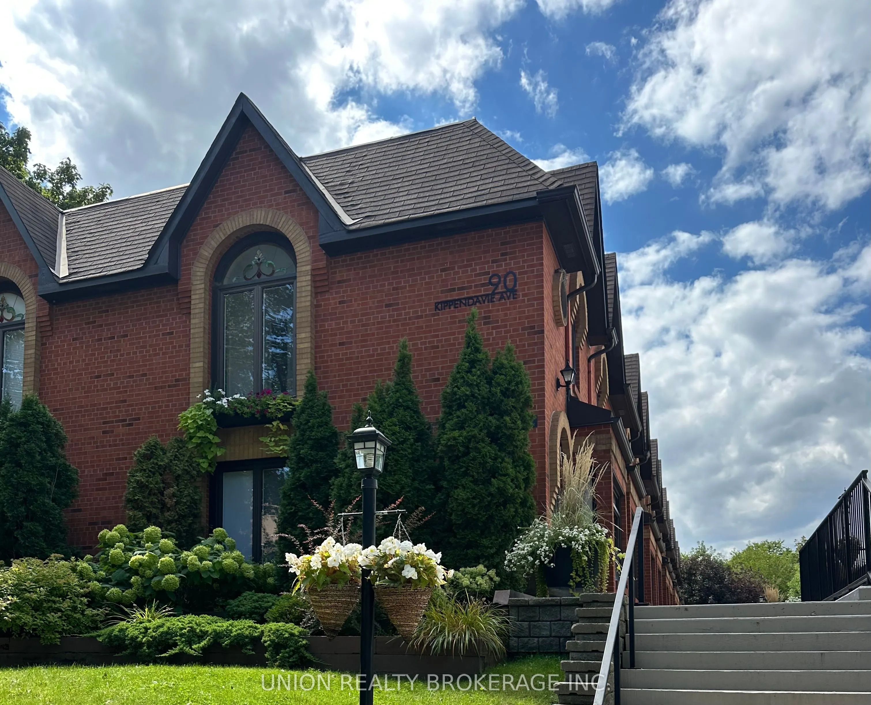 90 Kippendavie Avenue, #9
