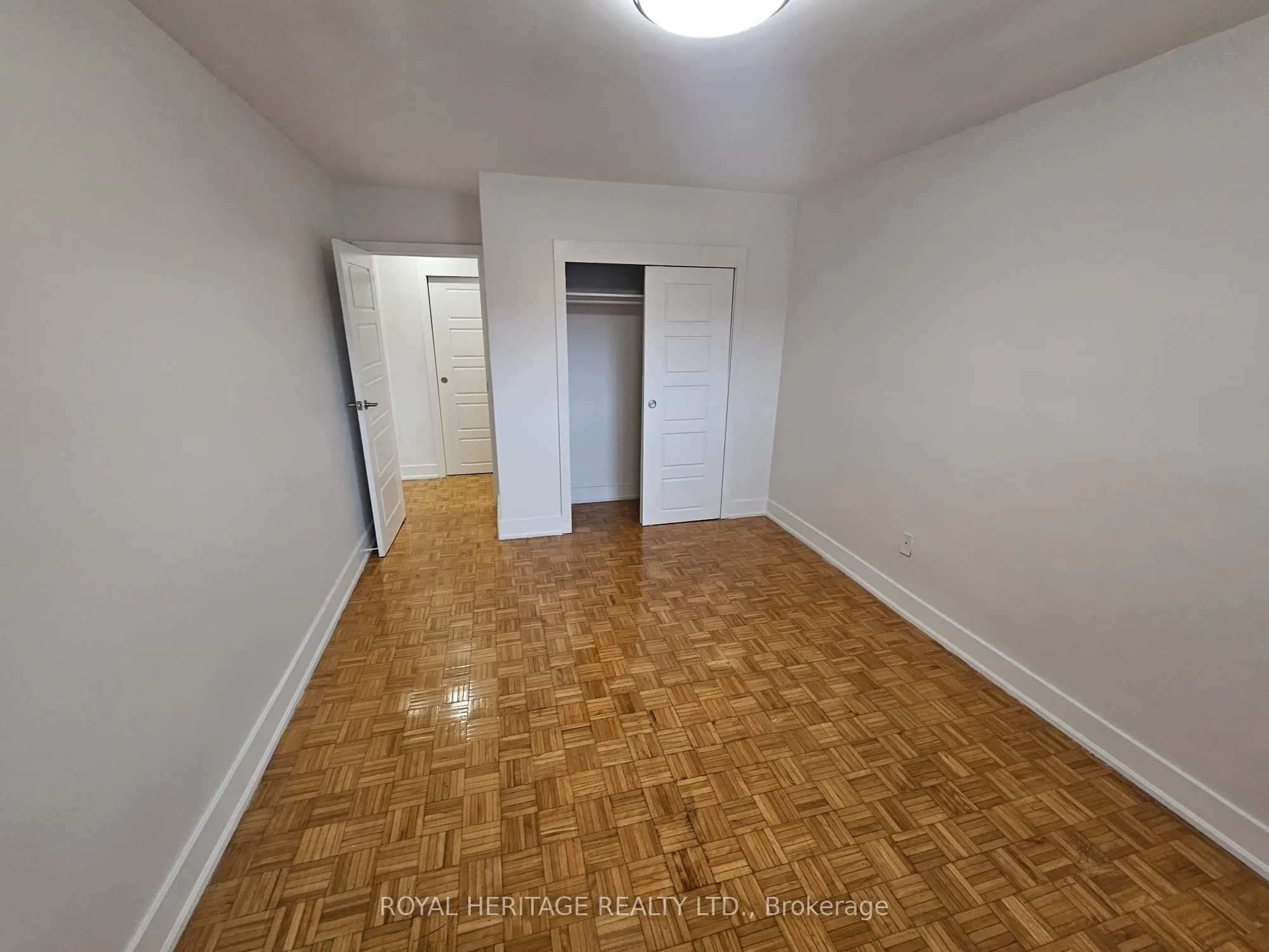 949 Simcoe Street N, #206
