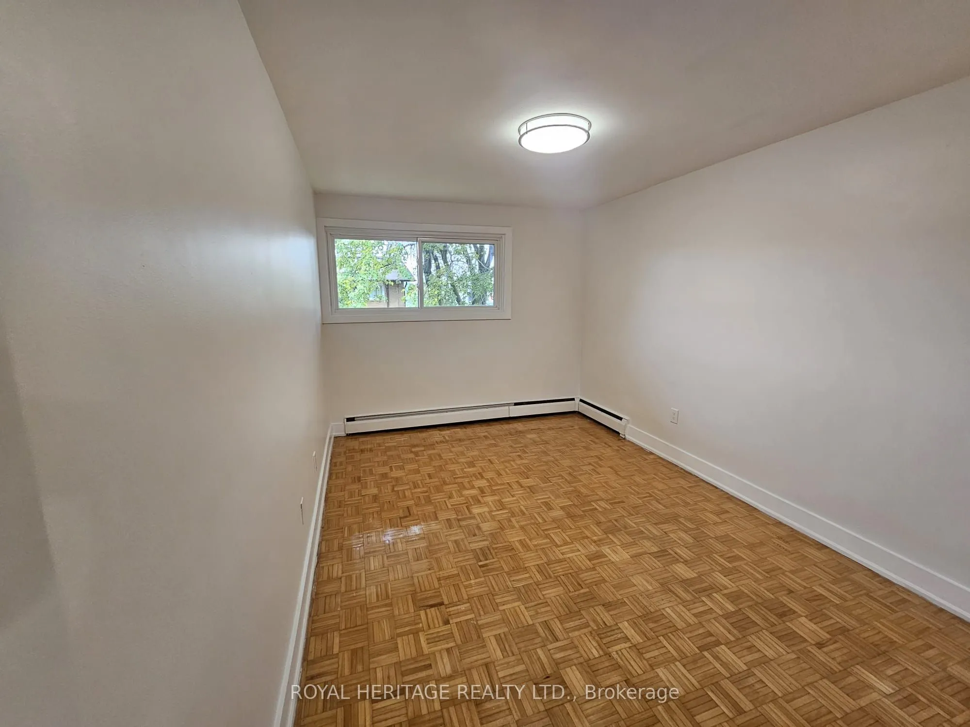 949 Simcoe Street N, #206