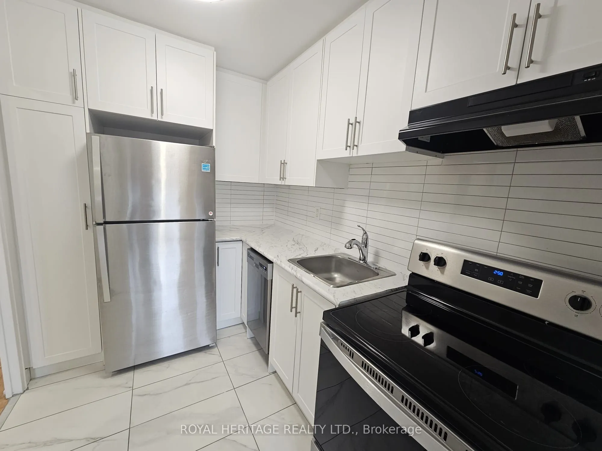 949 Simcoe Street N, #206