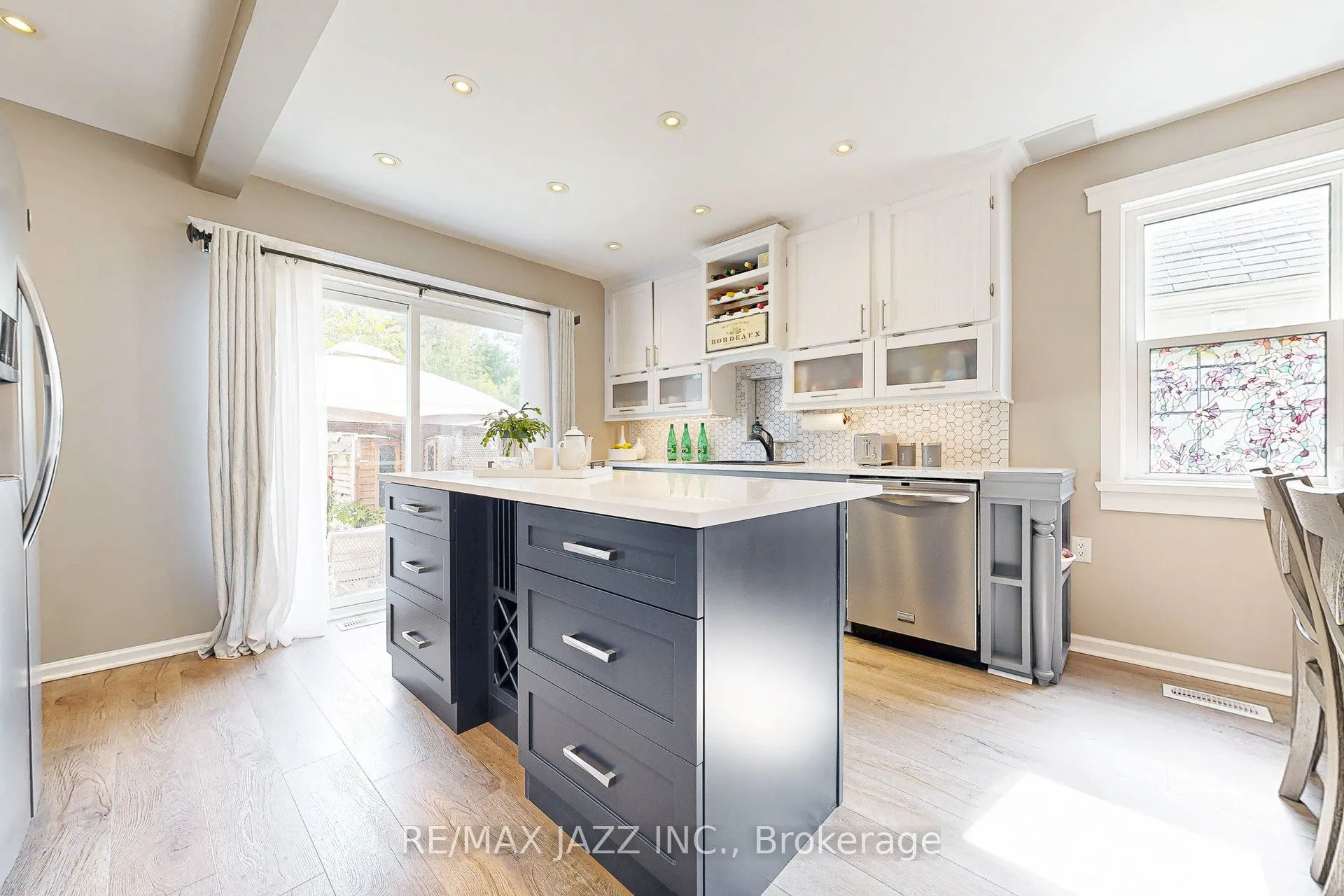 361 Oshawa Boulevard N