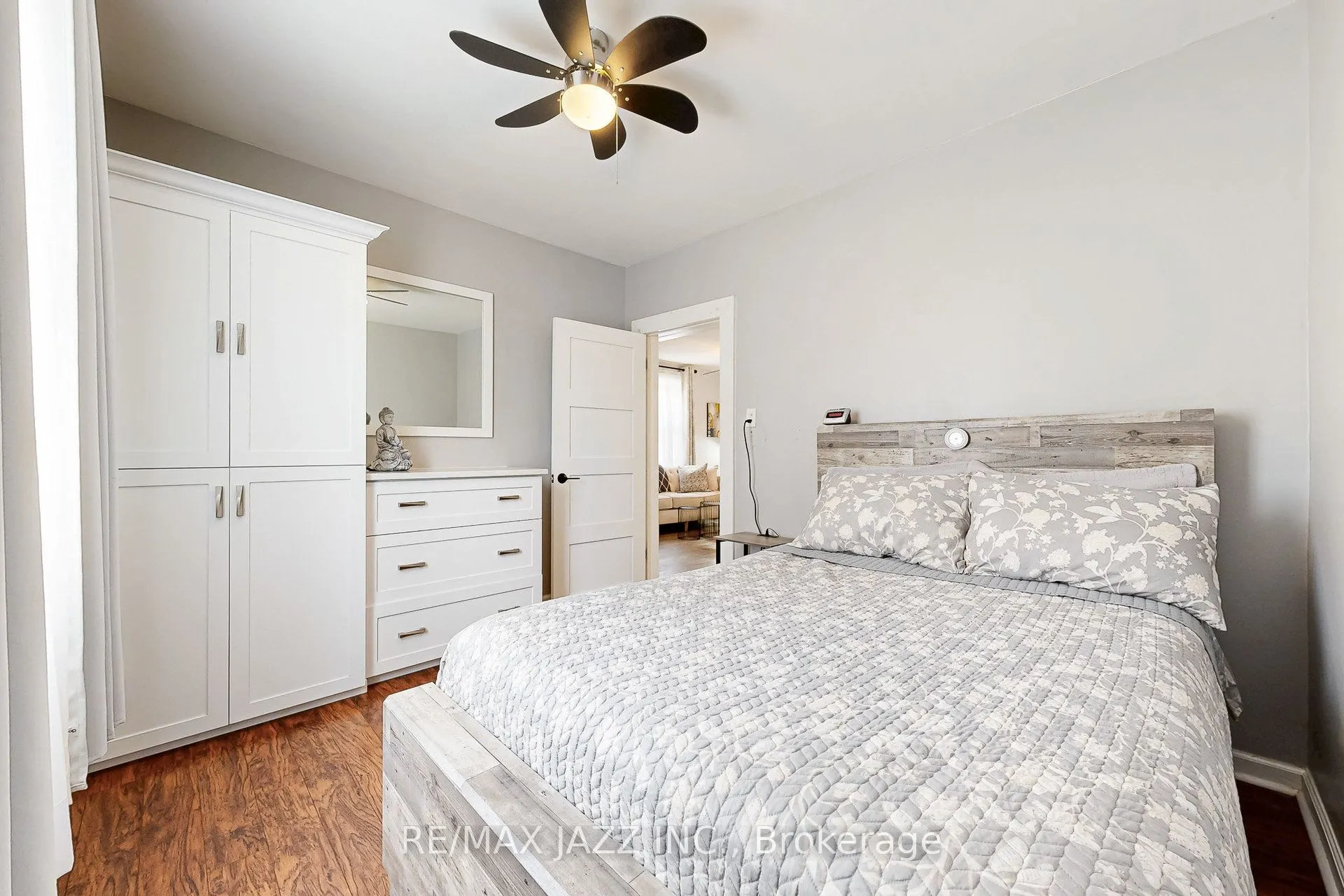 361 Oshawa Boulevard N