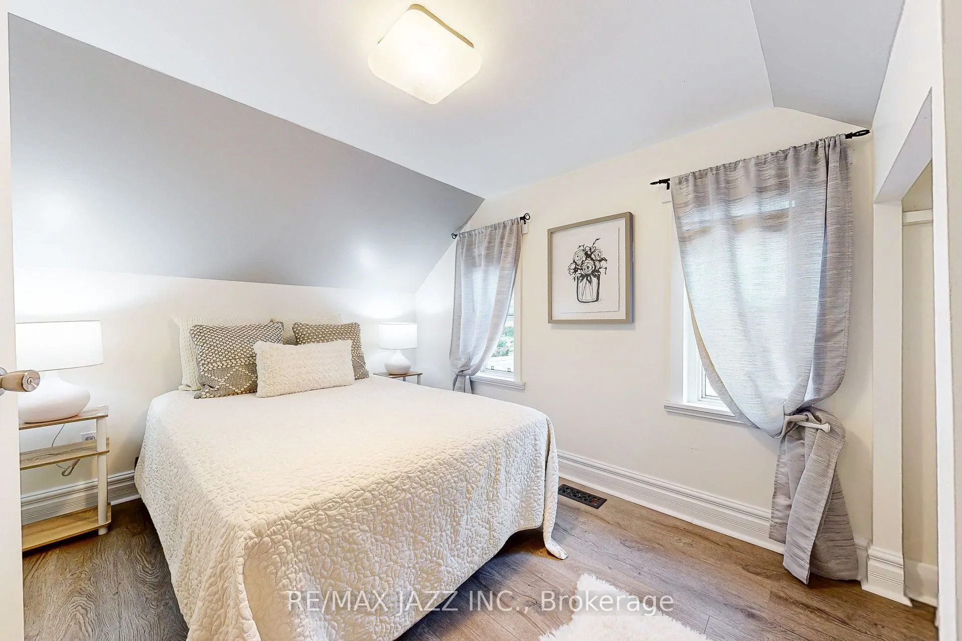 361 Oshawa Boulevard N