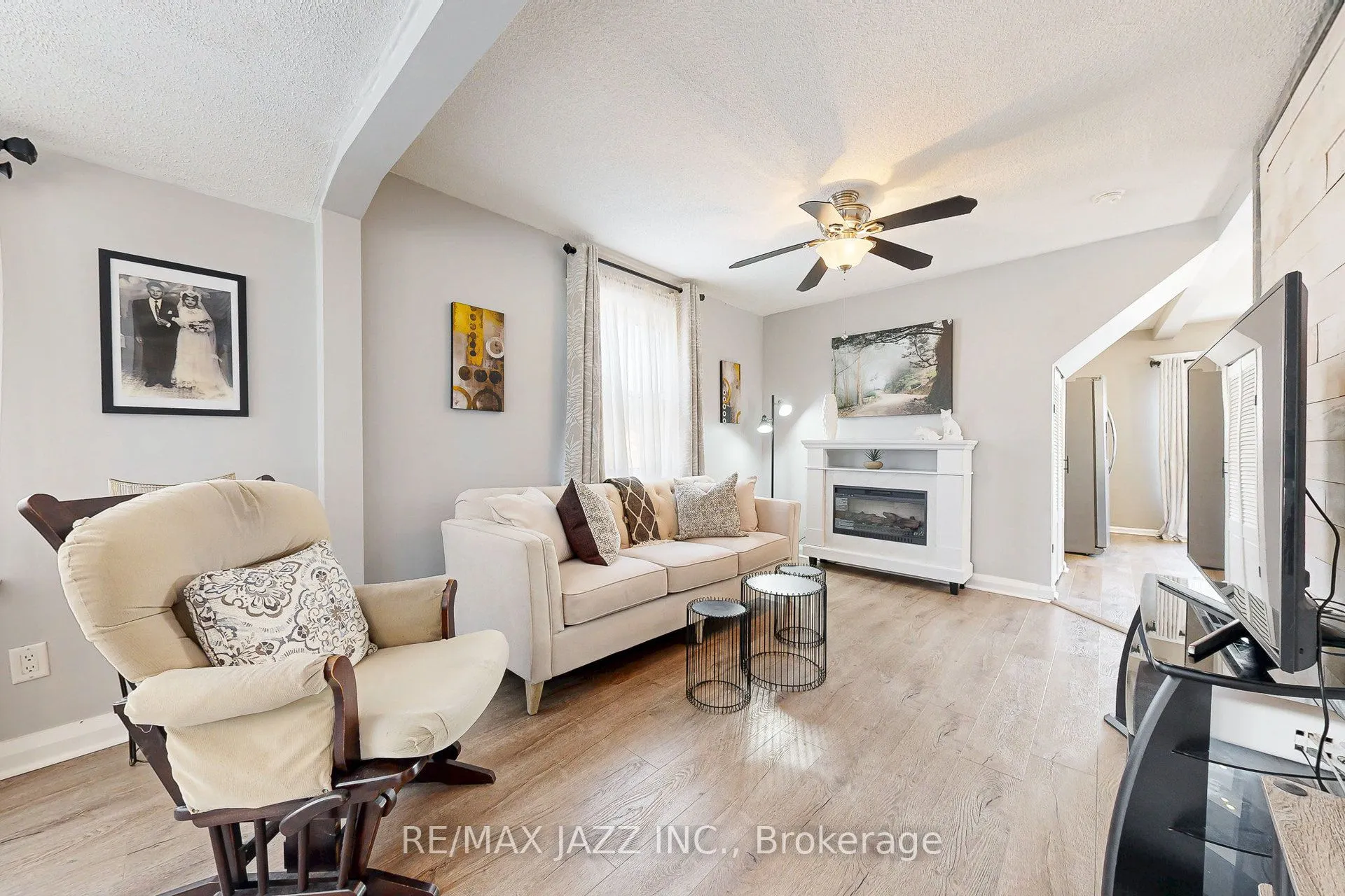 361 Oshawa Boulevard N